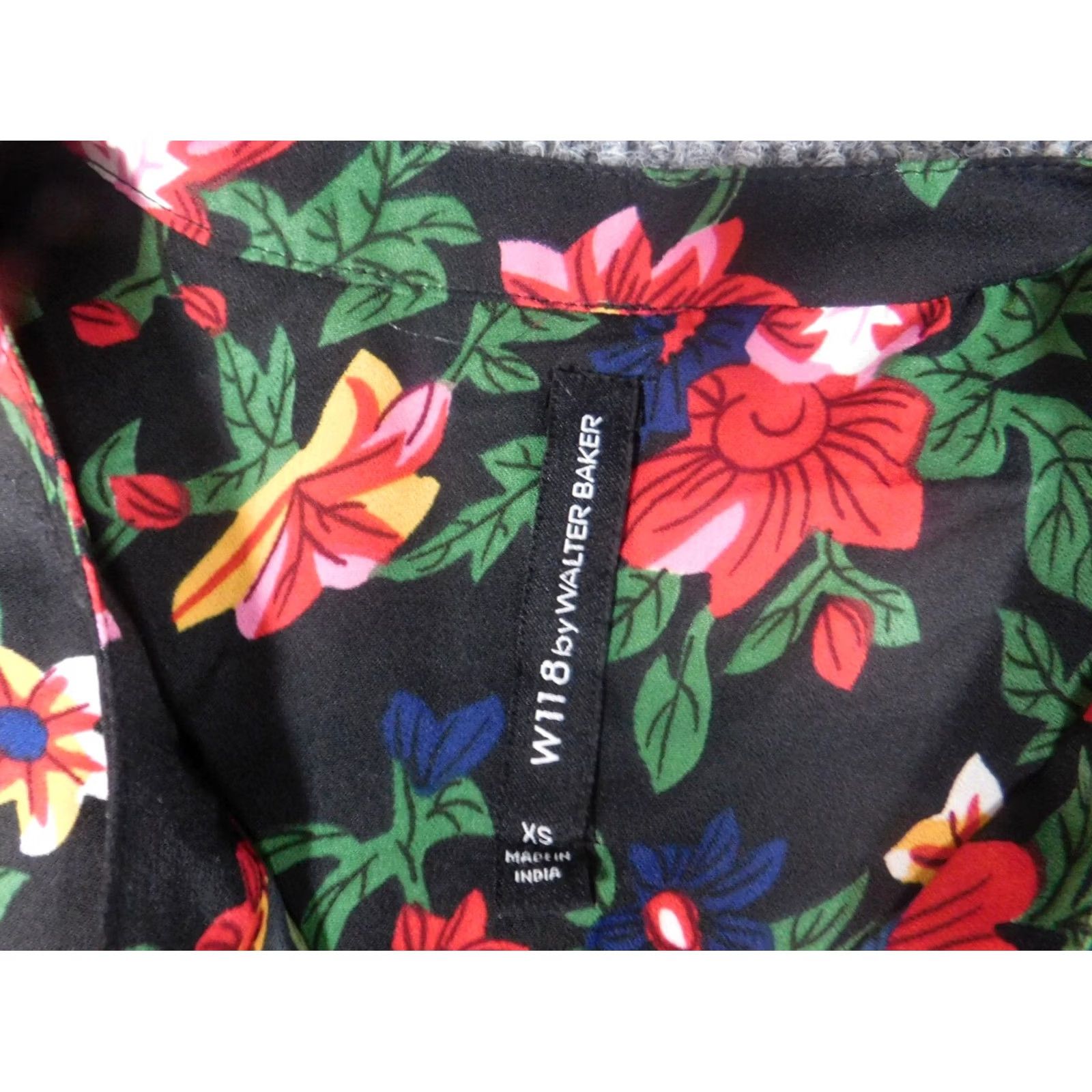 Vintage Walter Baker Womens Button-Up Blouse XS Black Floral Long Sleeve Crew Neck Pullover Down Polyester Casual Regular Style Basic 90s Theme Classic Size XS / US 0-2 / IT 36-38 - 6 Thumbnail