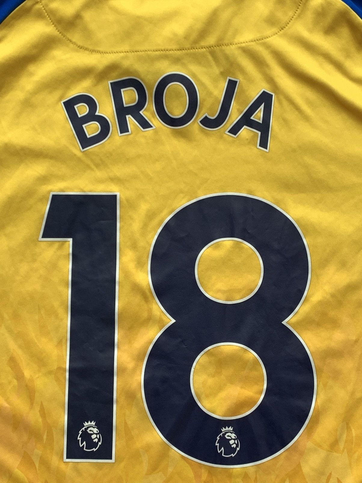 Hummel 🔥HUMMEL SOUTHAMPTON 2021/22 AWAY BROJA SOCCER JERSEY SHIRT Size US XL / EU 56 / 4 - 4 Thumbnail