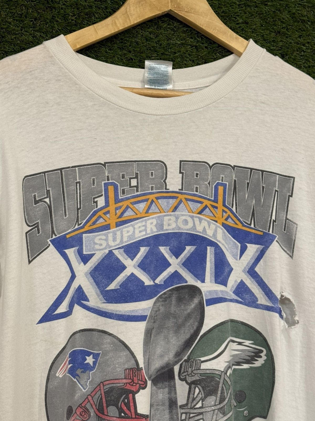 Vintage Vintage Super Bowl NFL Eagles Patriots Tee Large Football Size US L / EU 52-54 / 3 - 3 Thumbnail