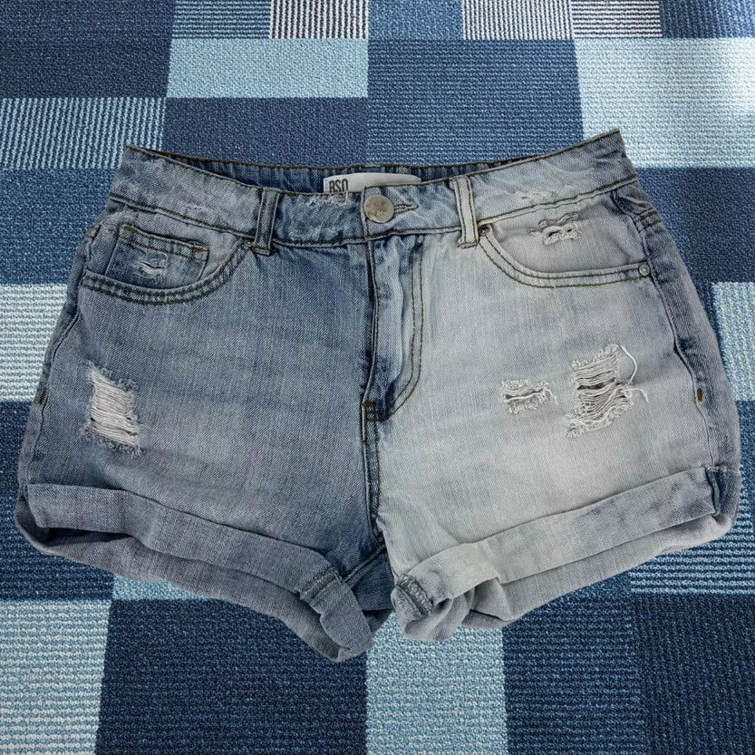 Rsq RSQ Denim Shorts Women's 3 Blue Midi Light Wash Distressed Cuffed Size 26" / US 2 / IT 38 - 1 Thumbnail