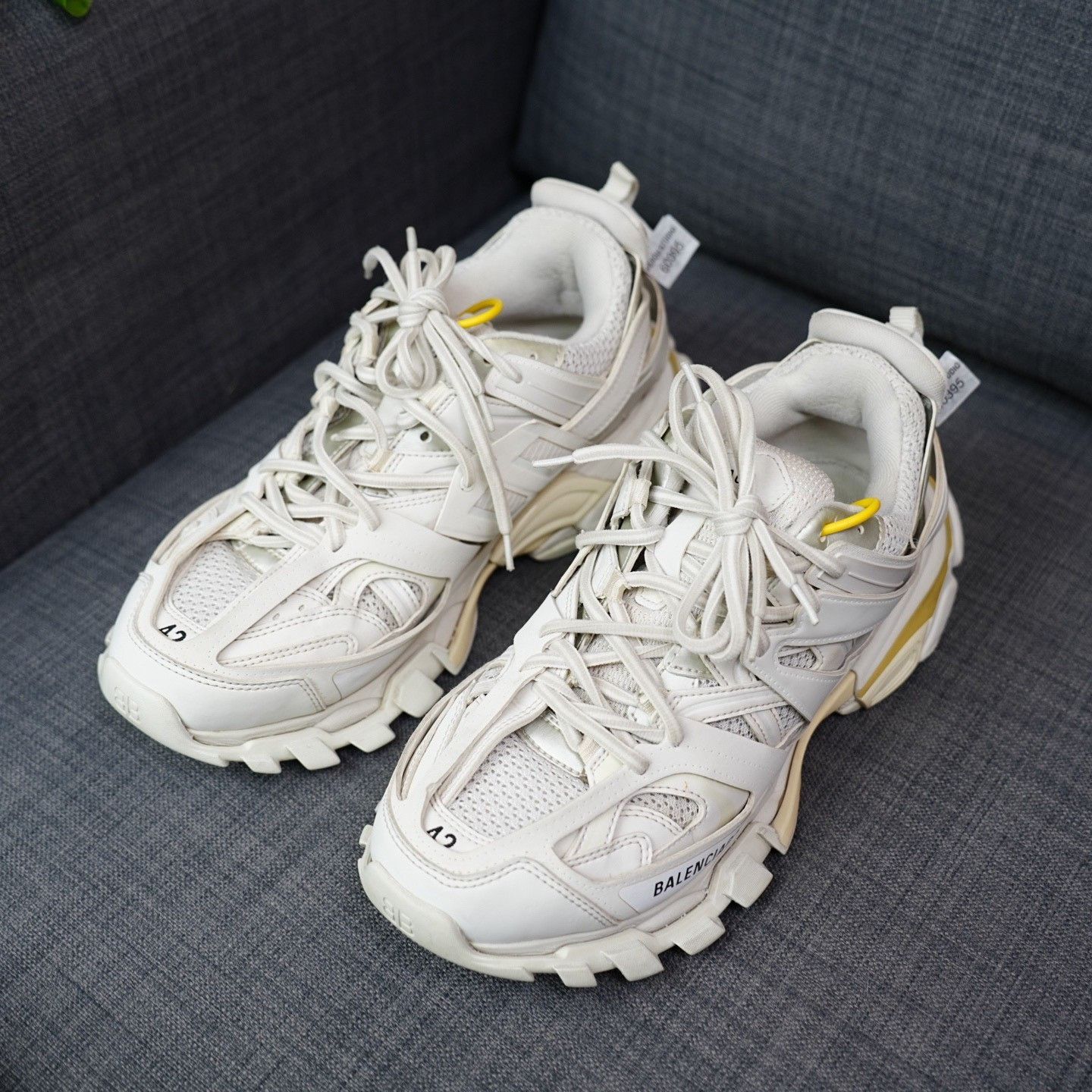 Balenciaga Balenciaga White Lowtop Sneakers 9 Men Size US 9 / EU 42 - 1 Thumbnail