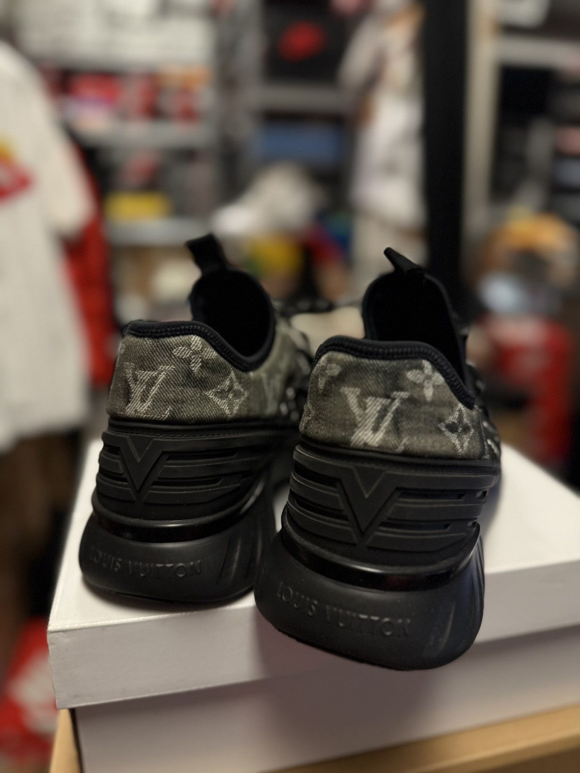 Louis Vuitton Louis Vuitton Fastlane Runner Sneaker 8LV/9US Clean 🧼🔥 Size US 9 / EU 42 - 6 Thumbnail