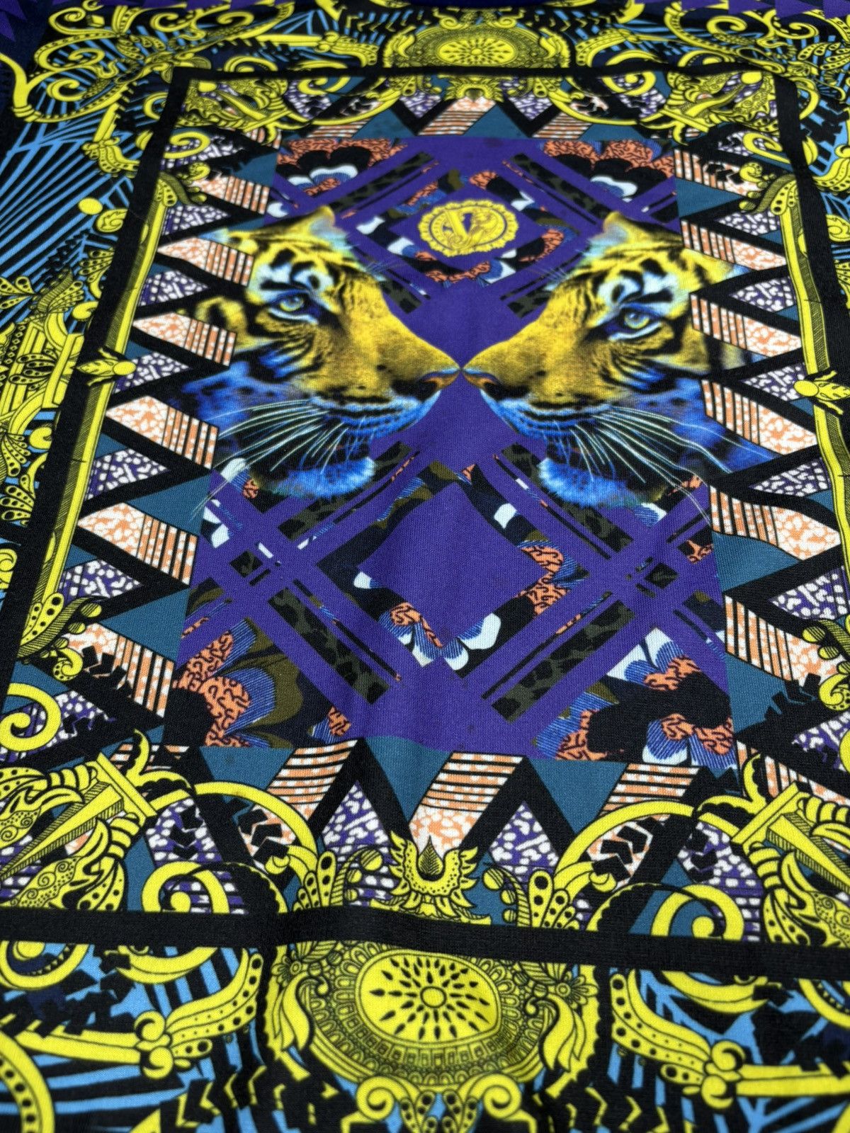 Designer Authentic Gianni Versace Mens Long Sleeve Sweatshirt size M Size US M / EU 48-50 / 2 - 3 Thumbnail