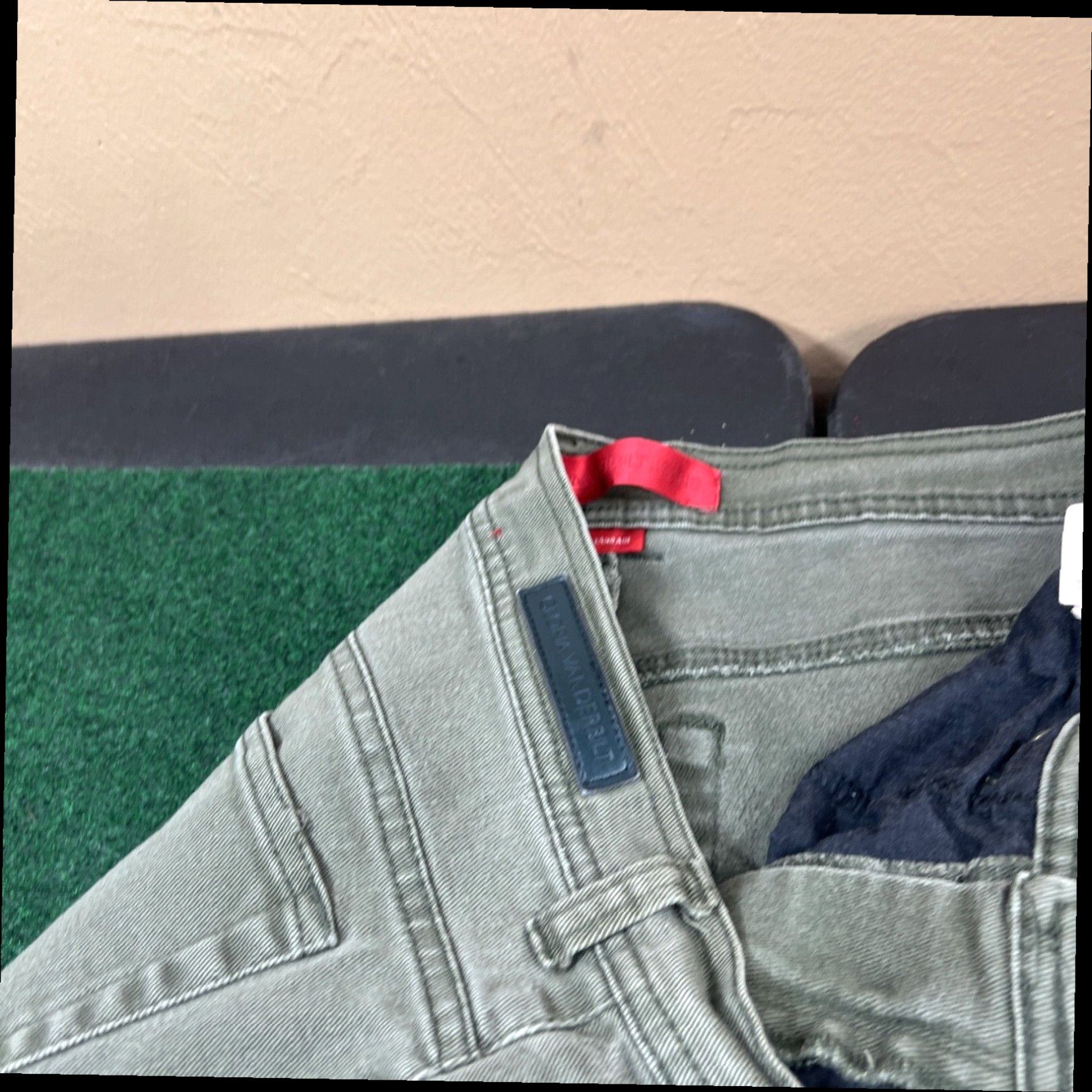 Gloria Vanderbilt WOMEN'S GLORIA VANDERBILT OLIVE GREEN TAPERED LEG JEANS - SIZE 12P 28x27 Size 34" / US 12 / IT 48 - 6 Thumbnail