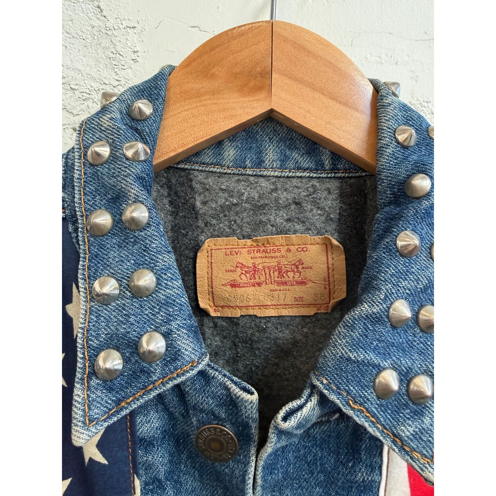Levi's Levi's US Flag Studded Blanket Lined Denim Trucker Jacket Size US M / EU 48-50 / 2 - 5 Thumbnail