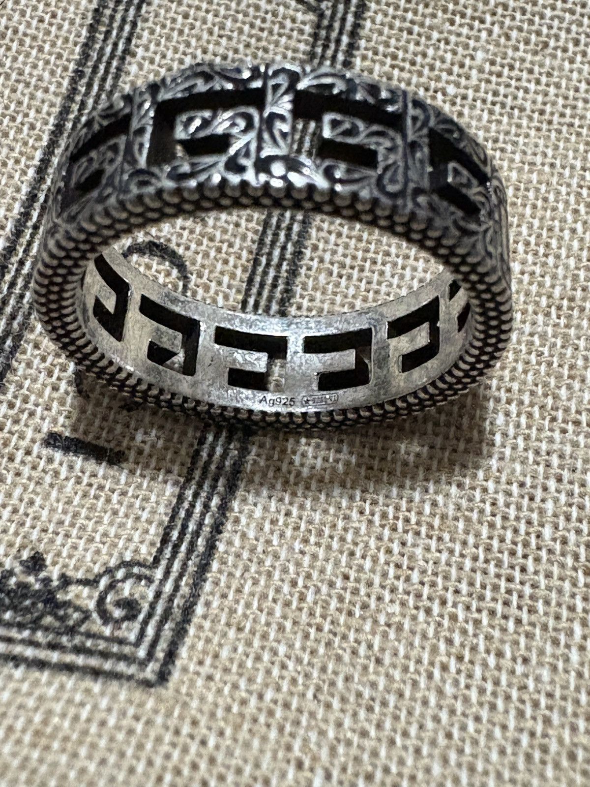 Gucci Gucci G Ring (US 8) Size ONE SIZE - 7 Thumbnail