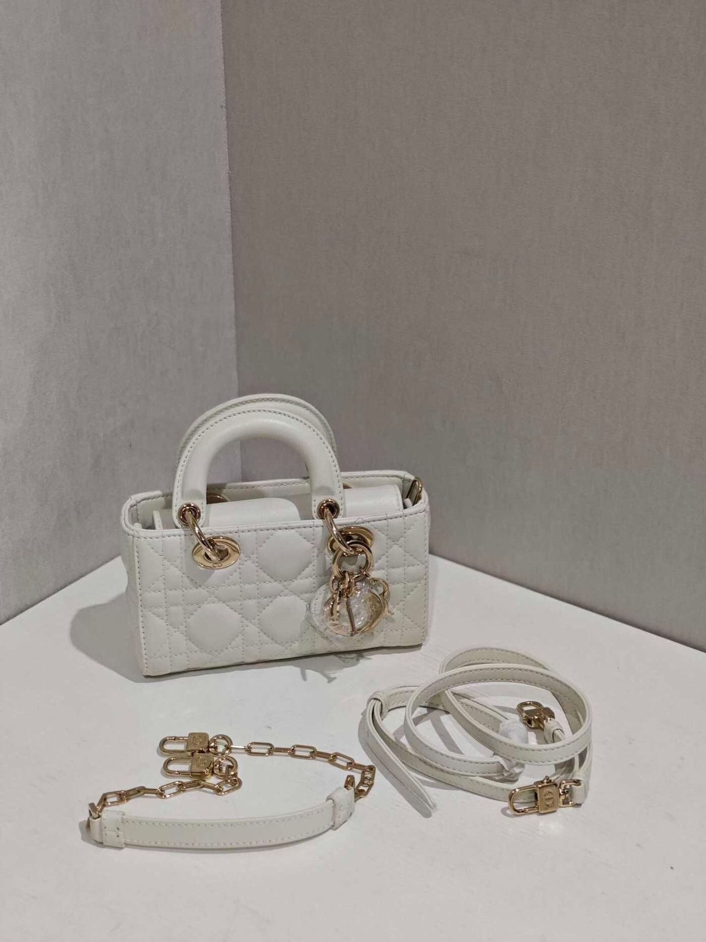 Dior Pre-loved Bag Very good condition Size ONE SIZE - 1 Thumbnail