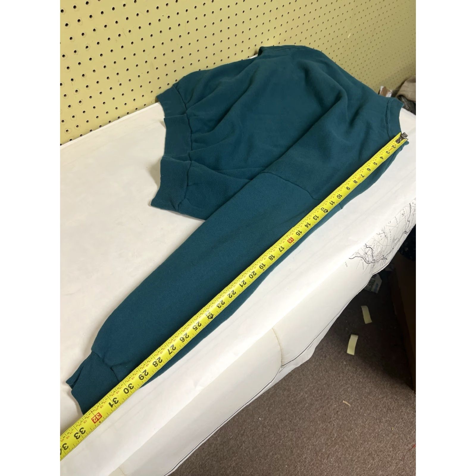 Jerzees VINTAGE Smith Valley Nevada Coyote Chase Running Race Green sweatshirt XL Unisex Adults Crew Neck Cotton Blend Jerzees Solid 80s 90s Mens Womens Size US XL / EU 56 / 4 - 7 Thumbnail