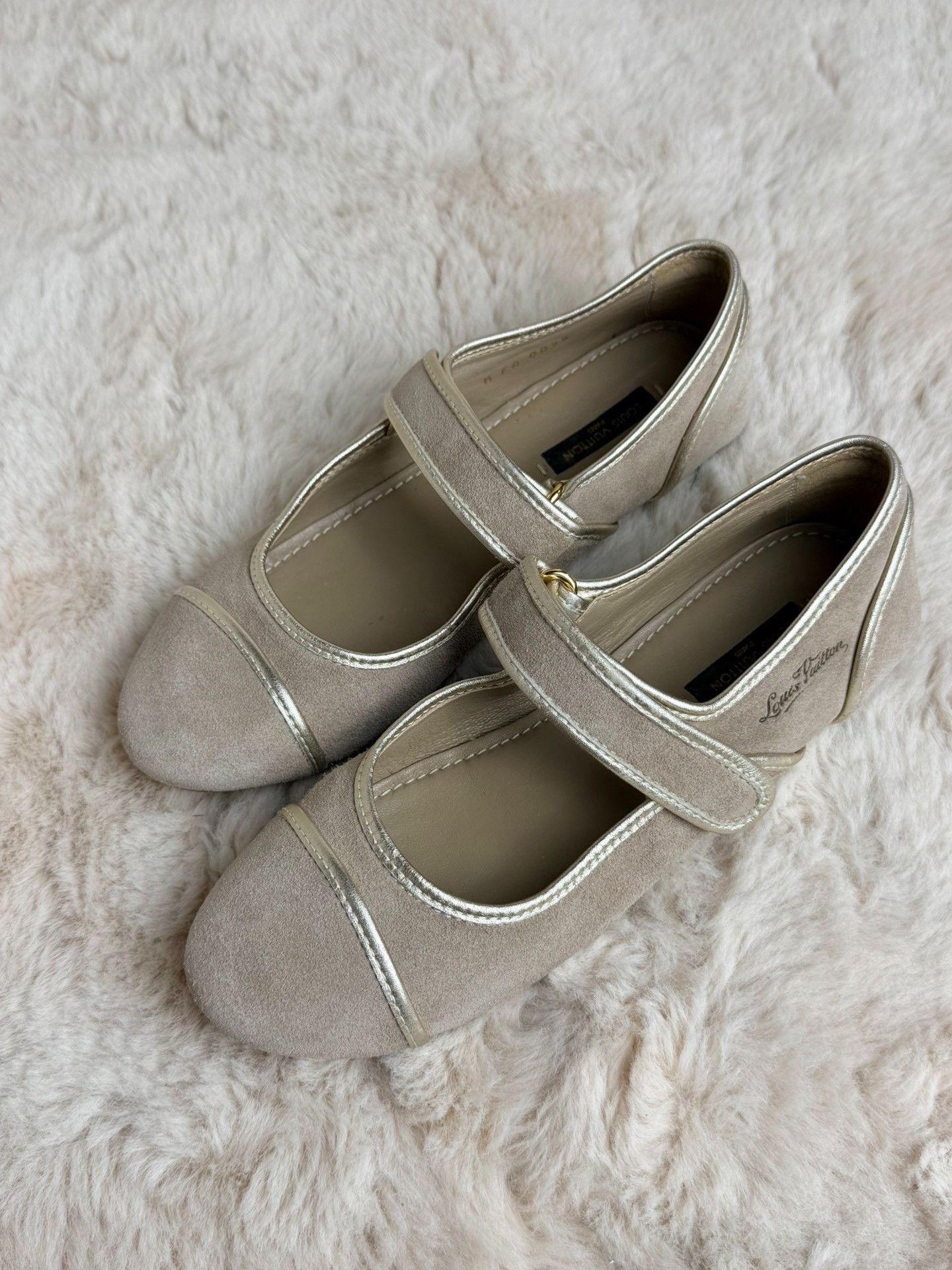 Louis Vuitton Louis Vuitton Suede Lowtop Sneakers us_6 Women Size US 6 / IT 36 - 1 Thumbnail
