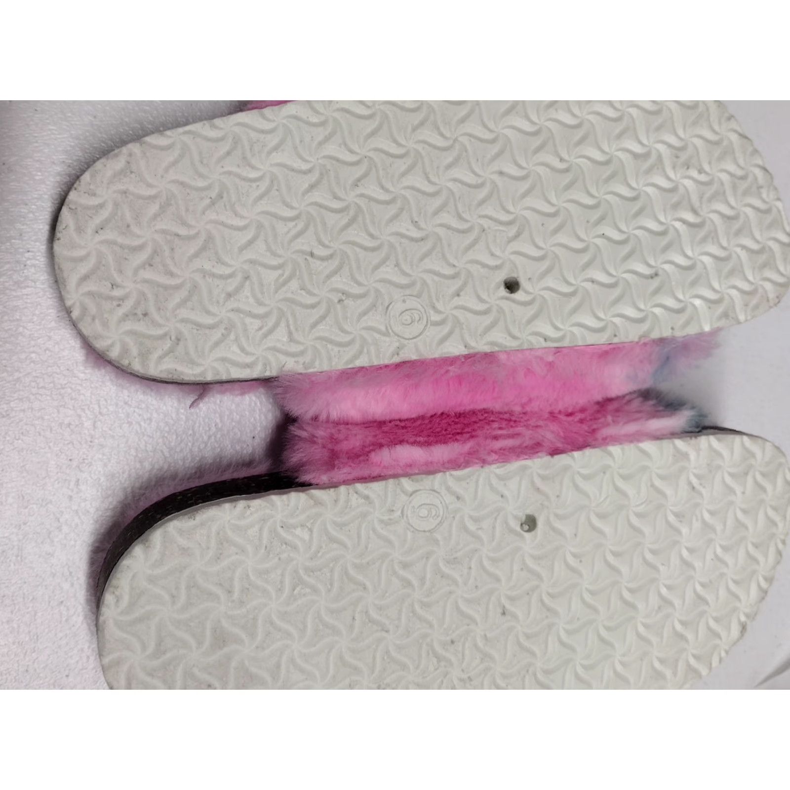 Vintage VINTAGE Secret Treasures Women's Tie Dye Faux Fur Double Buckle Sandals Size 6 Size US 6 / IT 36 - 6 Thumbnail