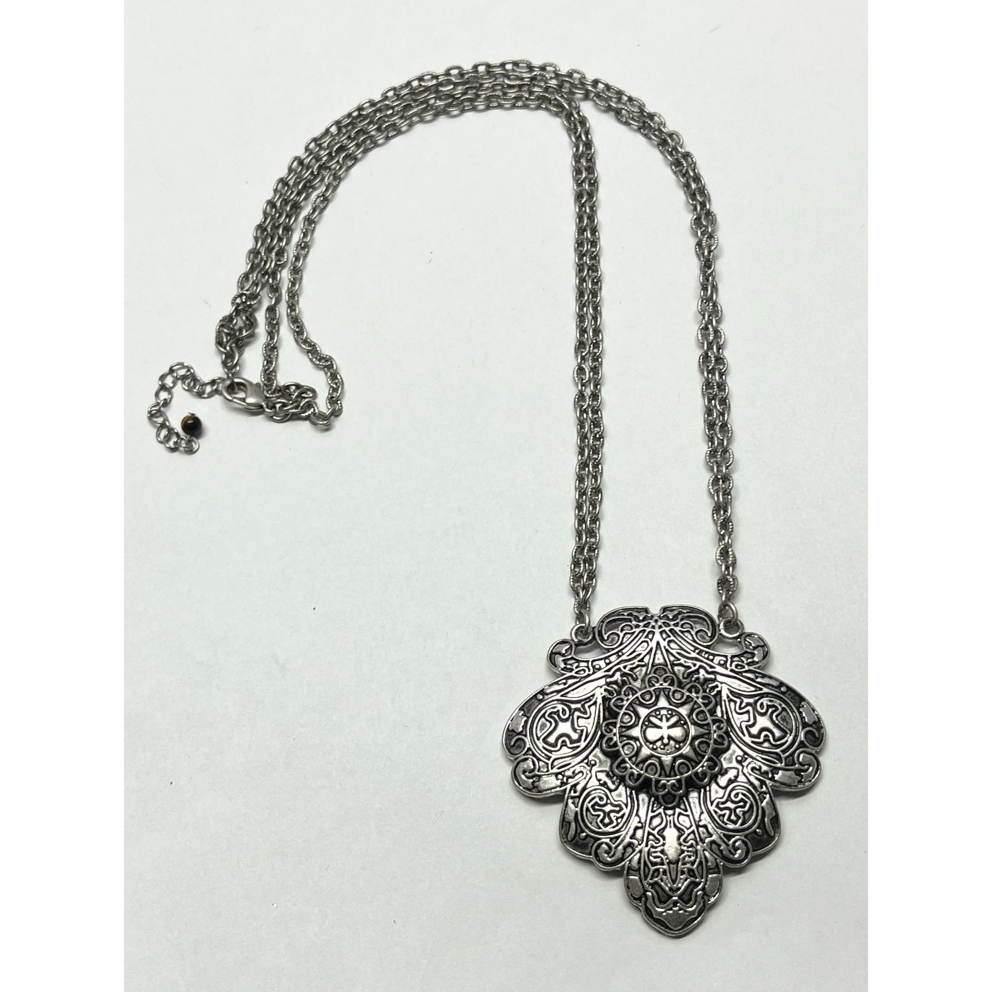 Vintage silver pendant necklace