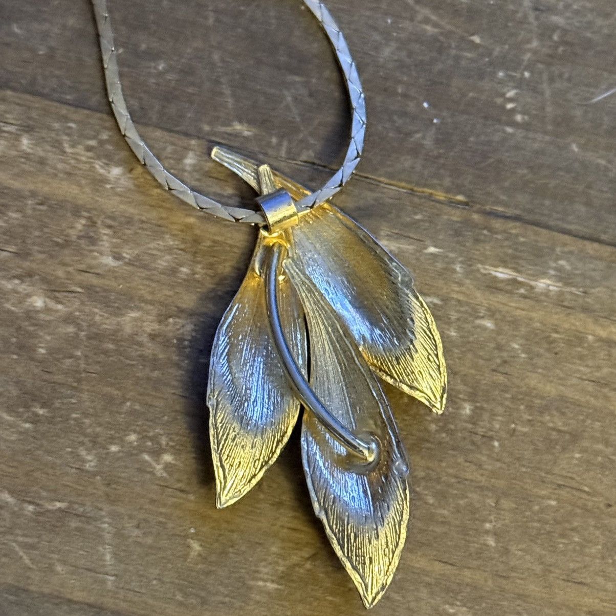 Vintage Vintage gold tone leaf cluster pendant necklace Size ONE SIZE - 5 Thumbnail
