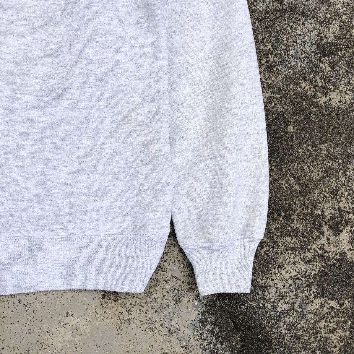 Vintage Vintage 90s Hanes Print Logo Sweatshirt Size US M / EU 48-50 / 2 - 8 Thumbnail