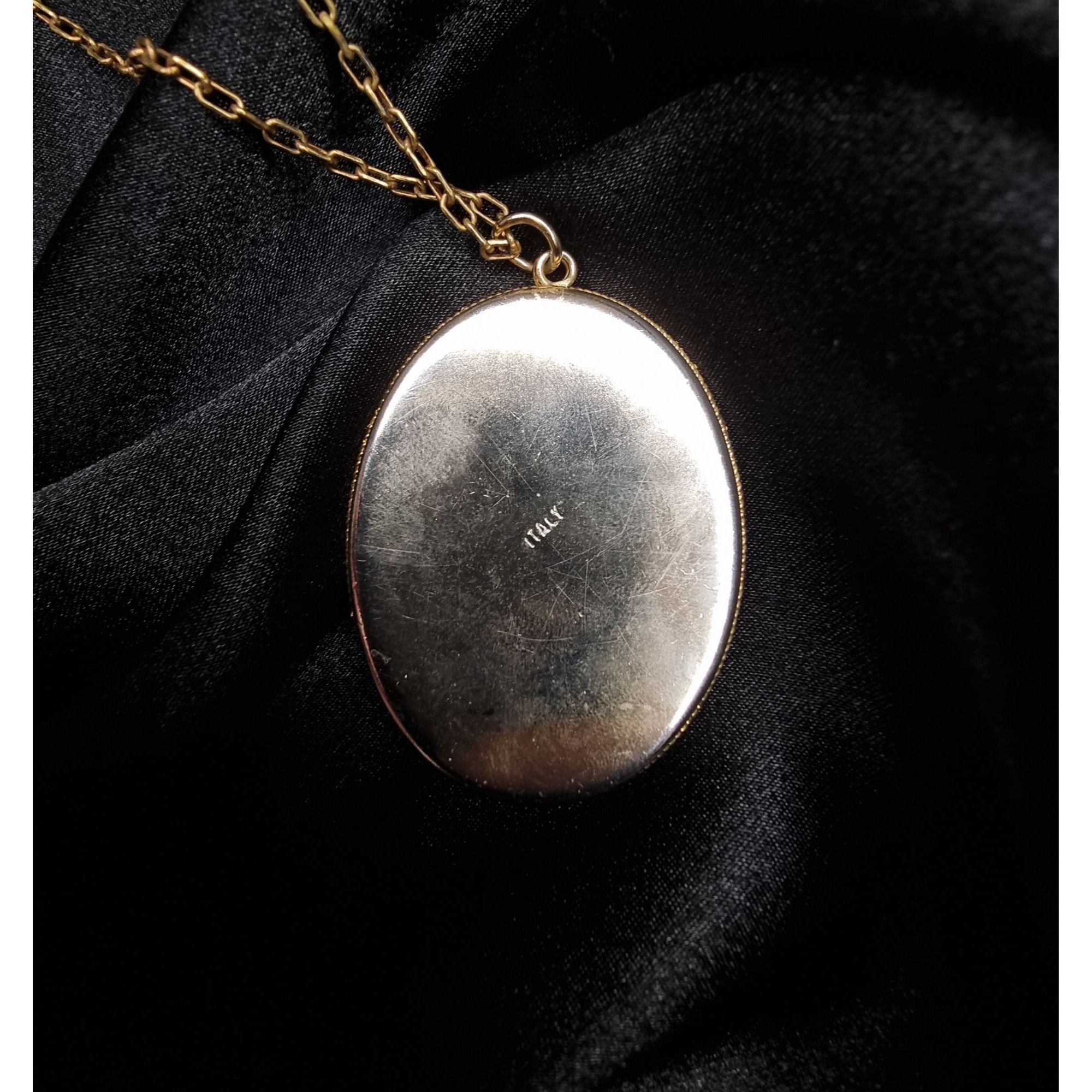 Other Vintage Italy Signed Oval Pendant Necklace With Gold-Tone Ch Size ONE SIZE - 5 Thumbnail