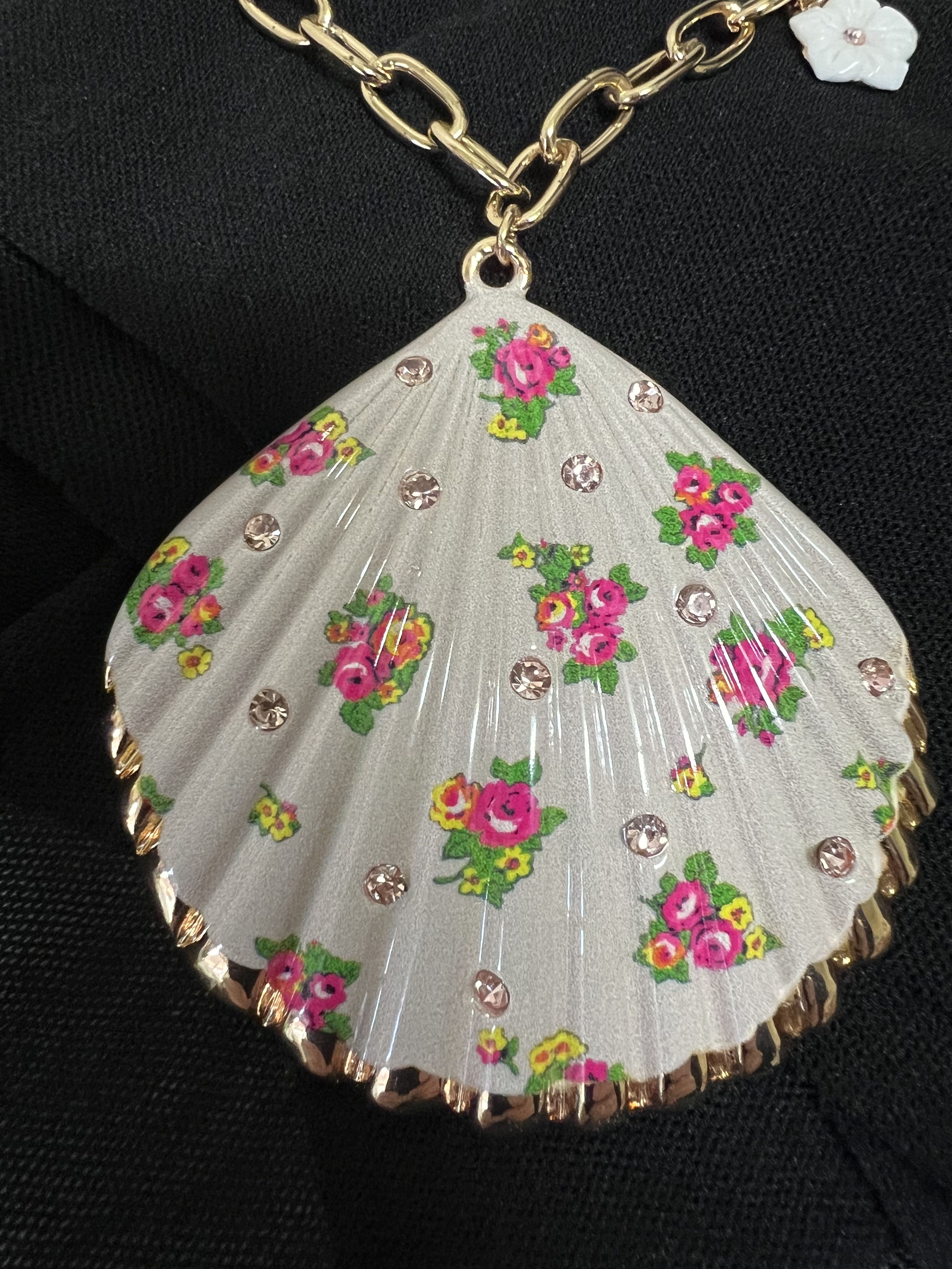 Betsey Johnson New with Tag Betsey Johnson Scallop Seashell Necklace Size ONE SIZE - 2 Thumbnail