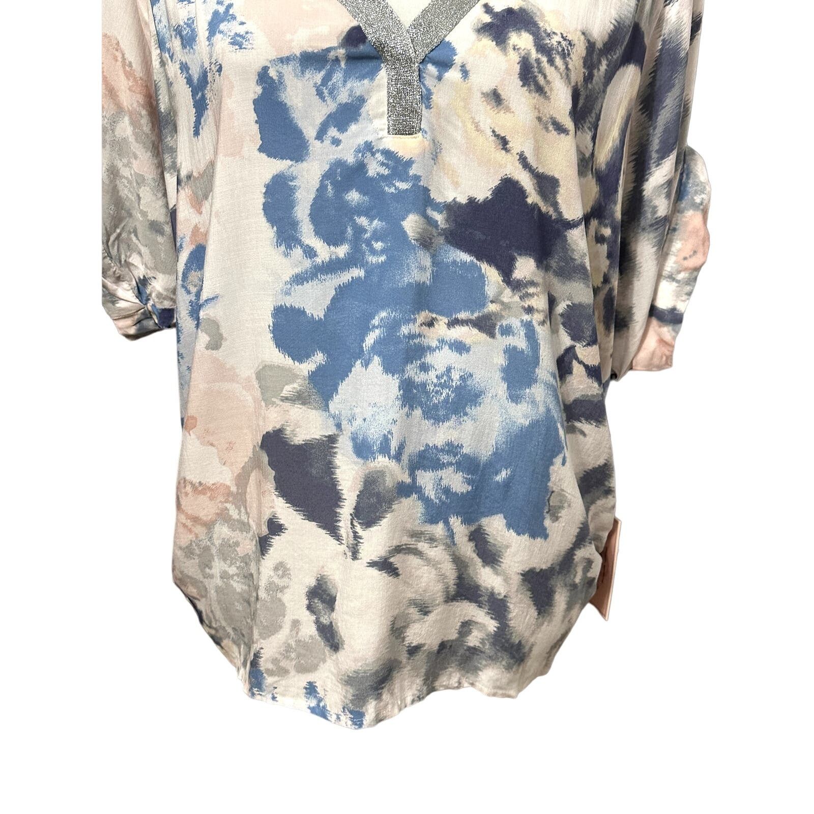 Juicy Couture Juicy Couture Floral Blouse V-Neckline 3/4 Sleeve Pink M NWT Size M / US 6-8 / IT 42-44 - 3 Thumbnail