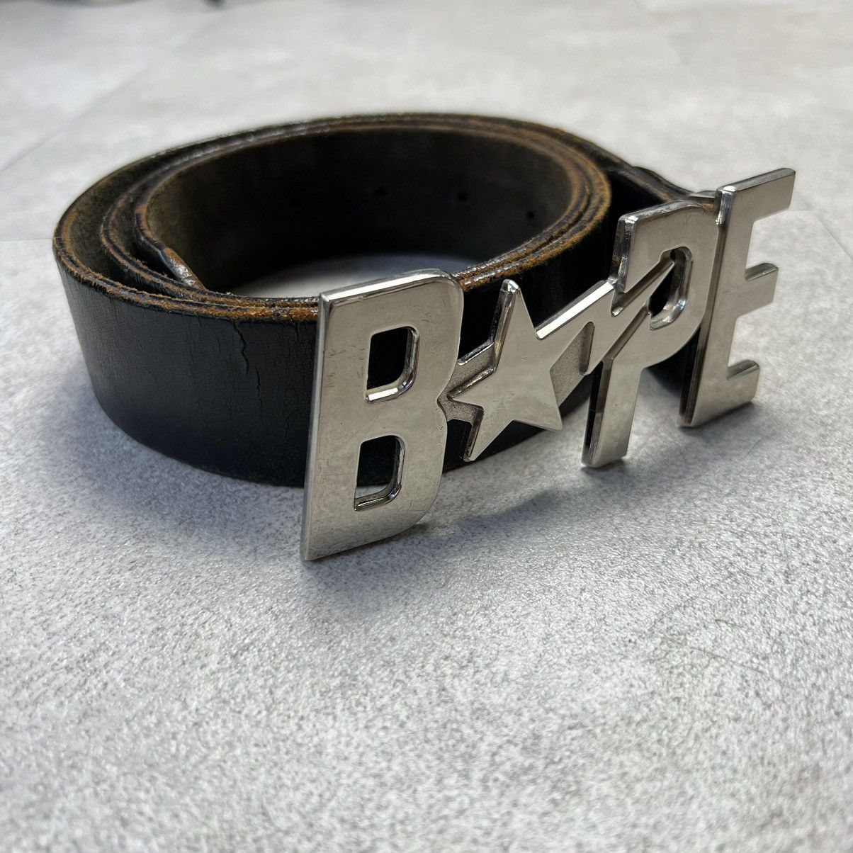 小物 2000s Bape logo buckle belt BAPE LOGO embossed silver leather belt new and unopened with