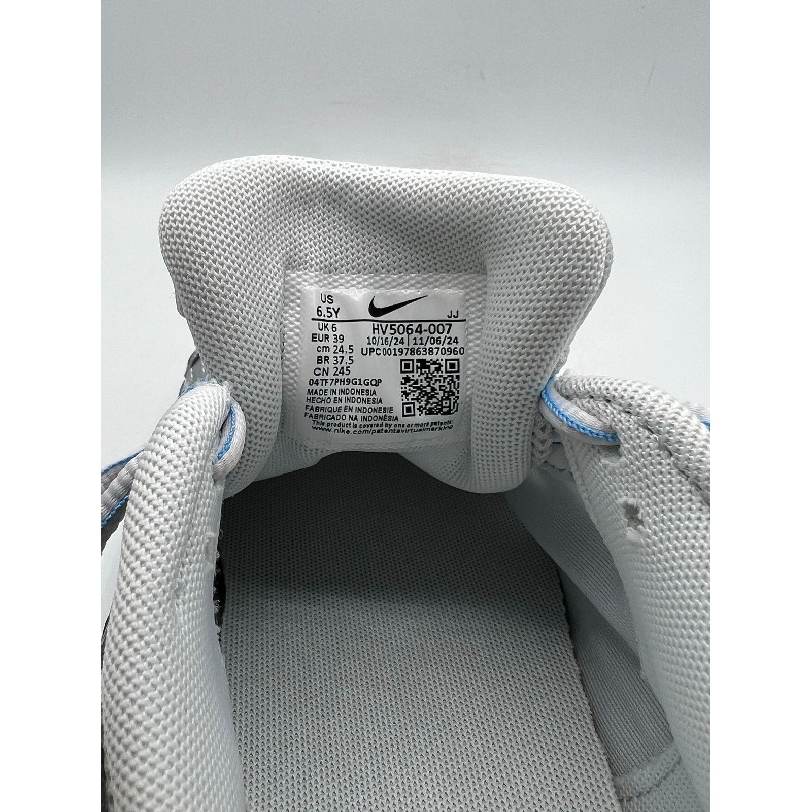 Nike Nike P-6000 GS “Metallic Platnium University Blue” size 6.5Y Size US 6.5 / EU 39-40 - 6 Thumbnail