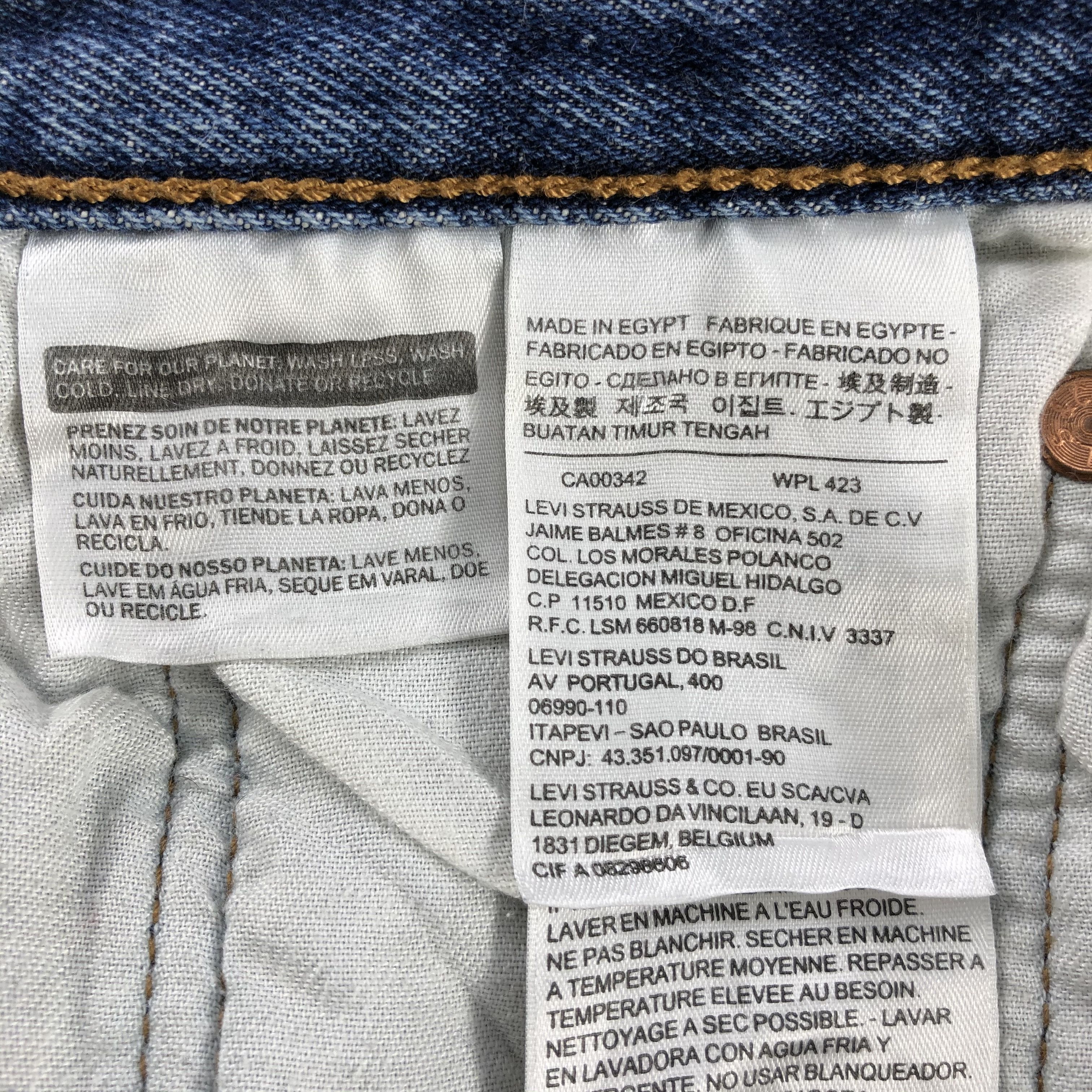 Levi's Vintage Levis 501 Jeans Blue Wash Denim KJ937 Size US 34 / EU 50 - 13 Thumbnail