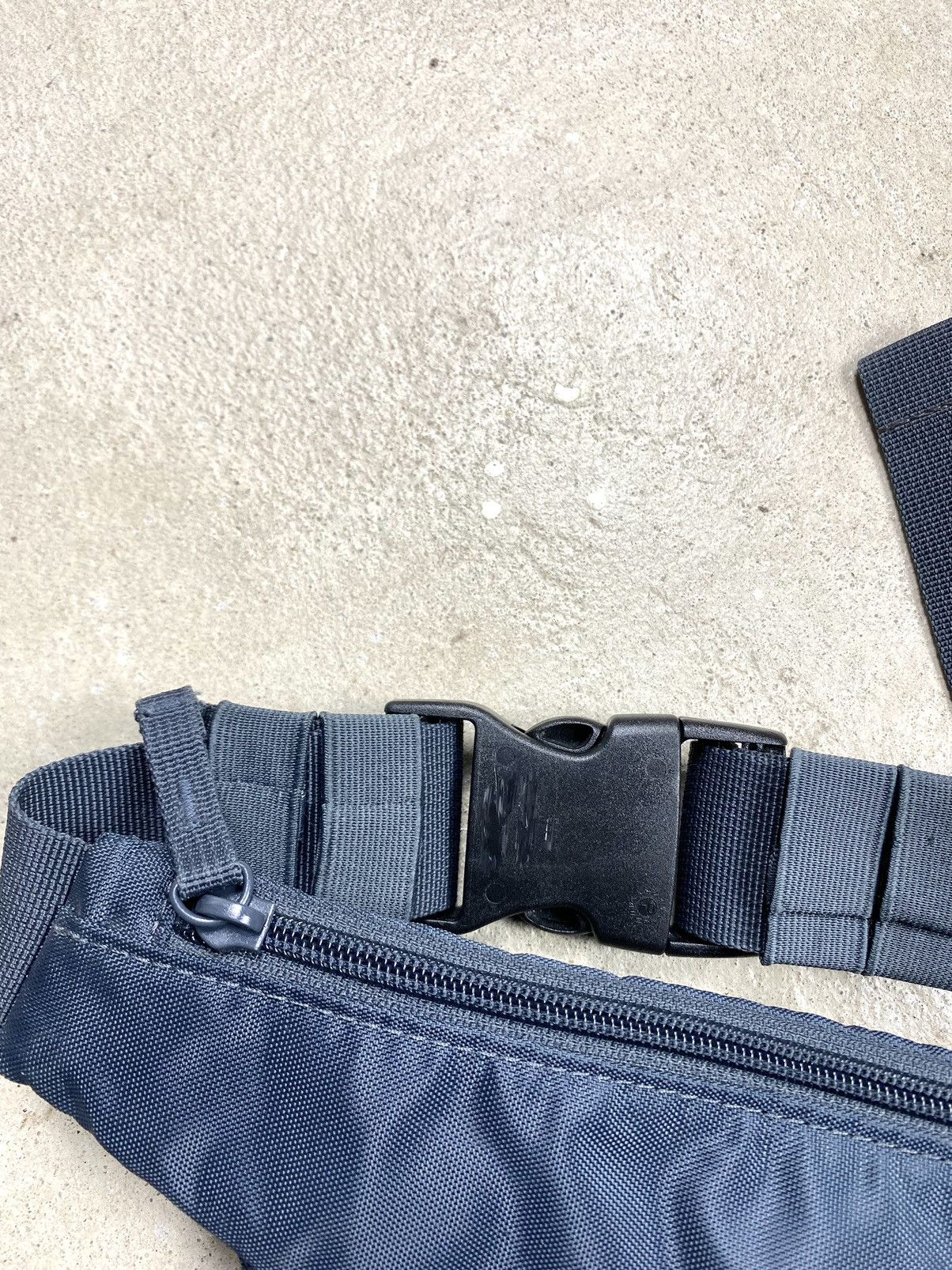 Nike Y2K Vintage Nike Sling Bag Gorpcore Hype Size ONE SIZE - 5 Thumbnail