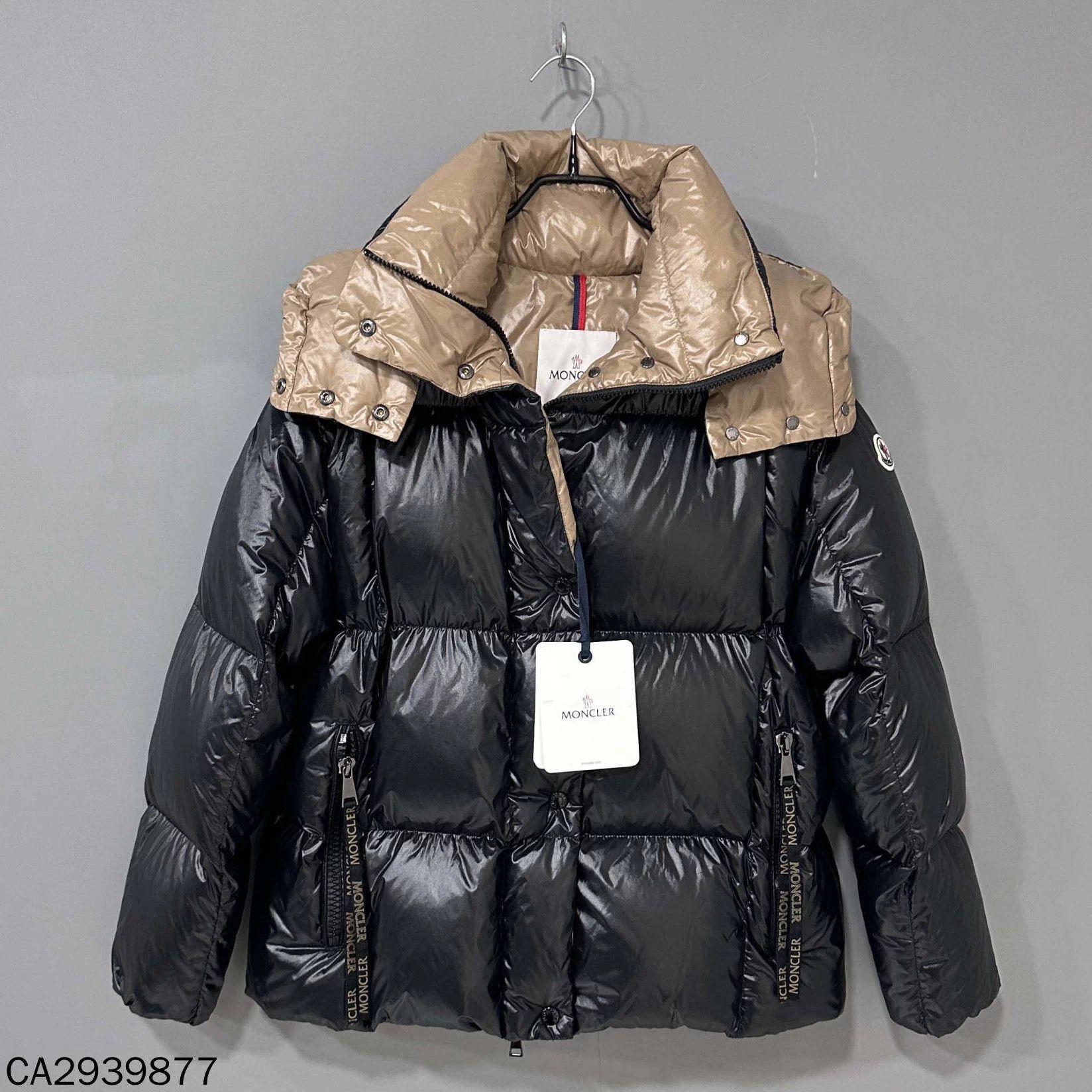 Moncler Moncler Parana black and gold down coat size 1 Size S / US 4 / IT 40 - 1 Thumbnail