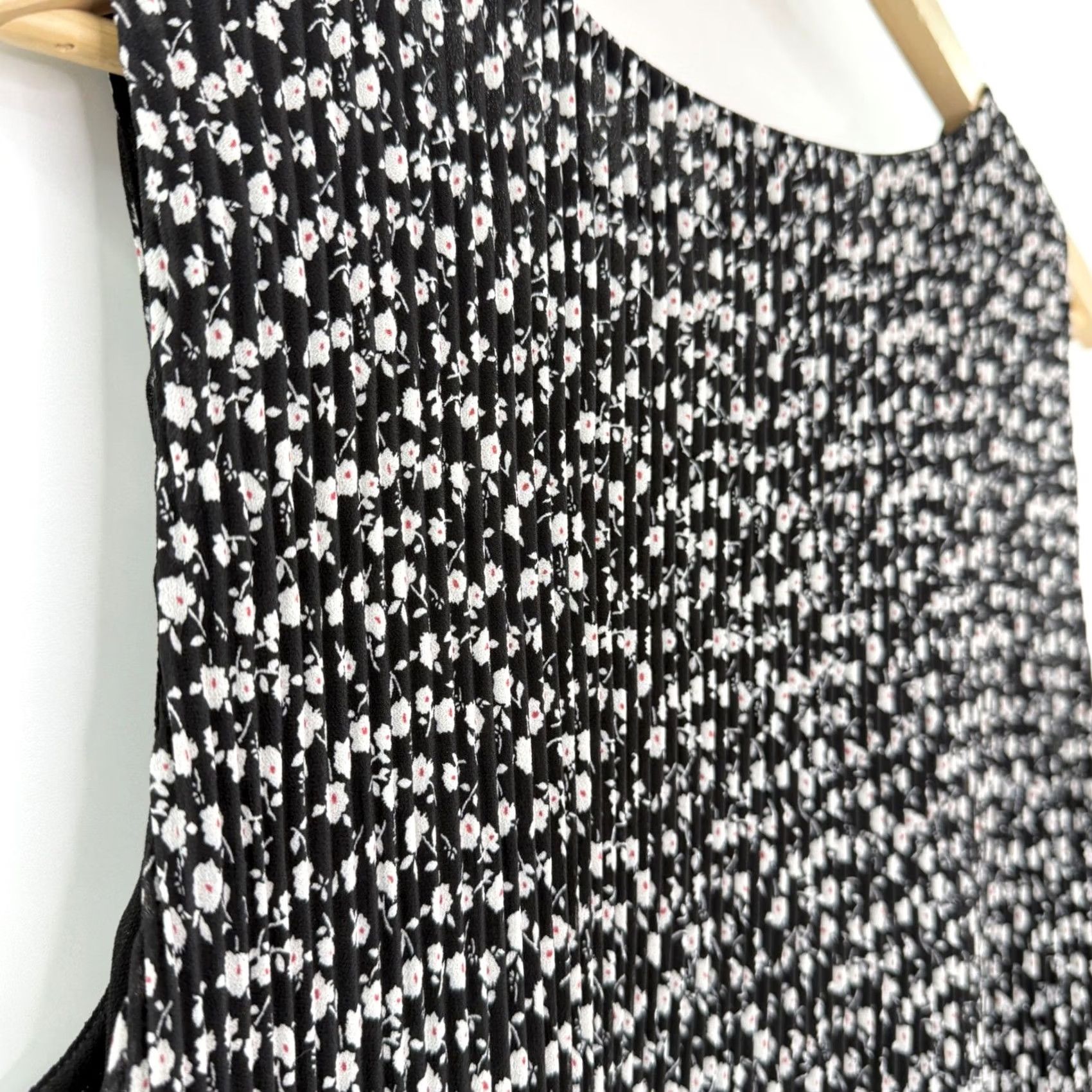 Vintage Pleione Blouse Womens Sz M Black Floral Pleated Sleeveless Office Preppy Boho Size M / US 6-8 / IT 42-44 - 6 Thumbnail