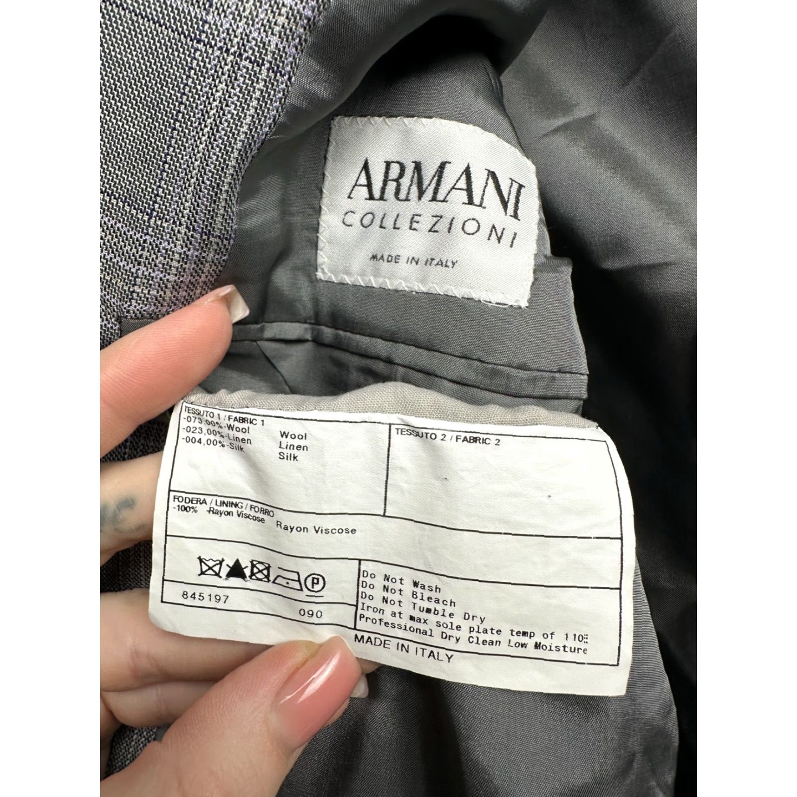 Armani Armani Collezioni Mens Wool Blazer Jacket Made in Italy Size 50R (M) Gray Wool Blazer Men Adult M Blazer Italy 50R Mens Jacket Two-Button Vintage: No Size 40R - 5 Thumbnail