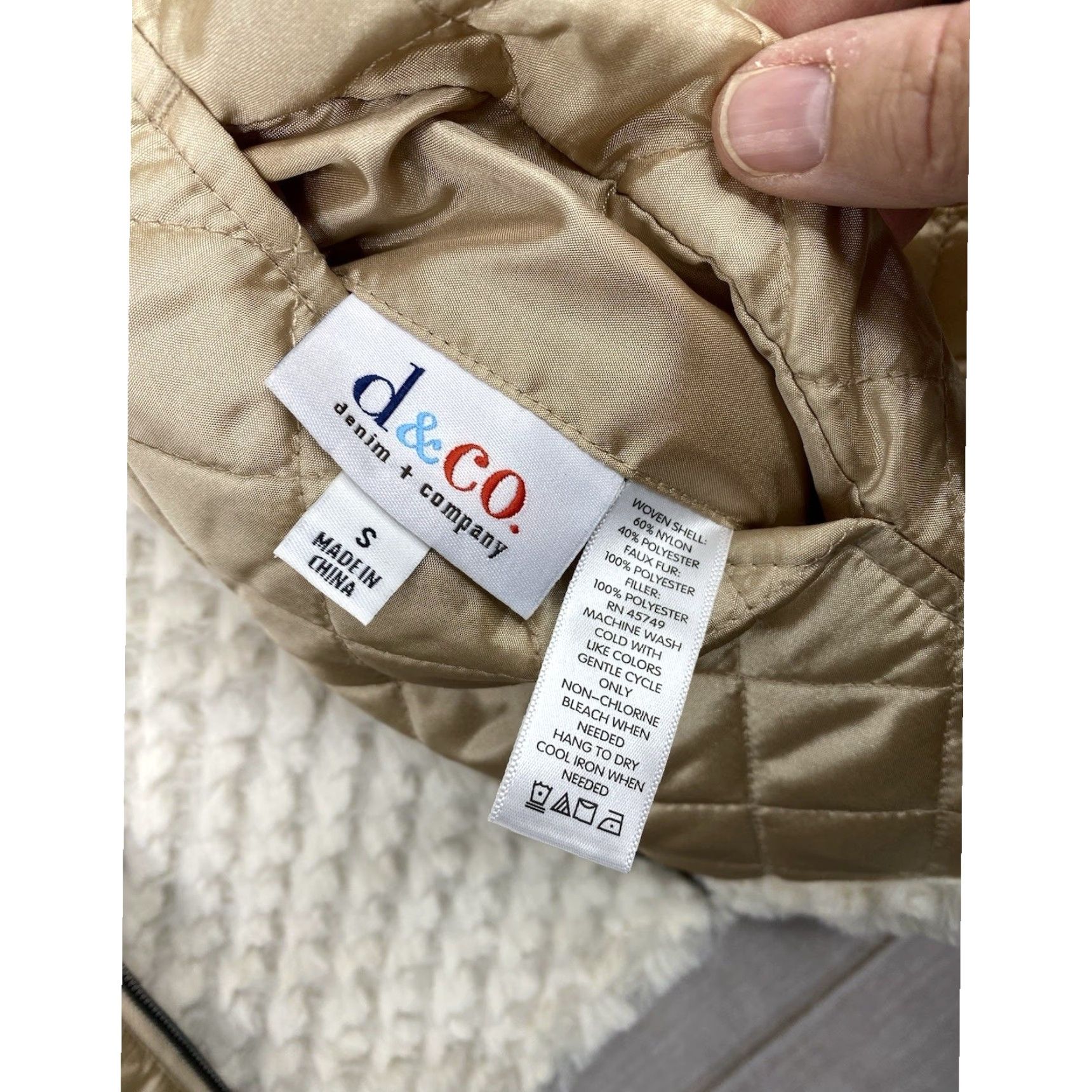 Vintage D & CO. Denim Company Vest Womens S Gold Cream Sherpa Fleece Reversible Pockets Size S / US 4 / IT 40 - 7 Thumbnail
