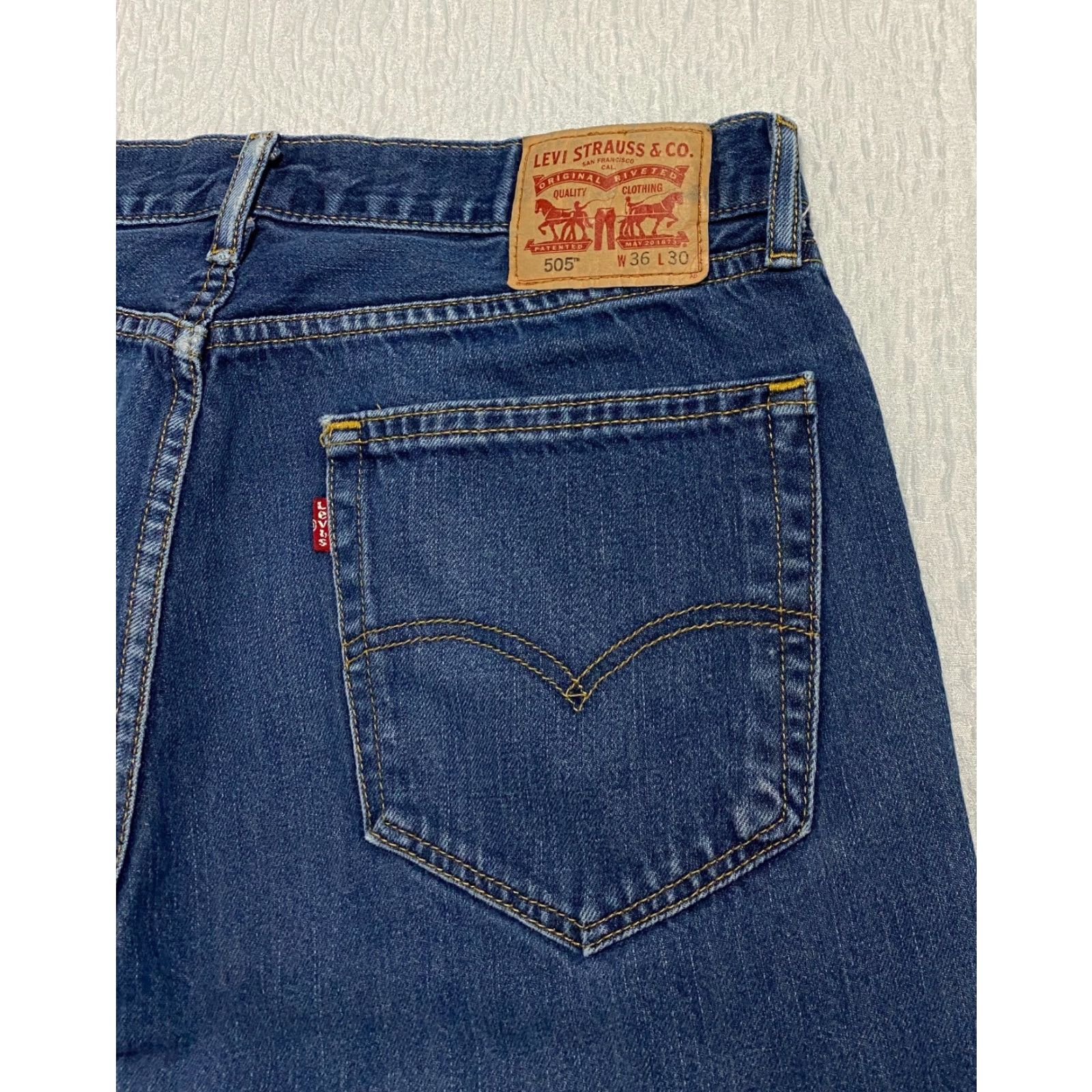 Levi's VINTAGE Levi's 505 Regular Jeans Mens 36 Blue 90s Grunge Distressed Medium Wash 5-Pocket Mens Clothing Size US 36 / EU 52 - 4 Thumbnail