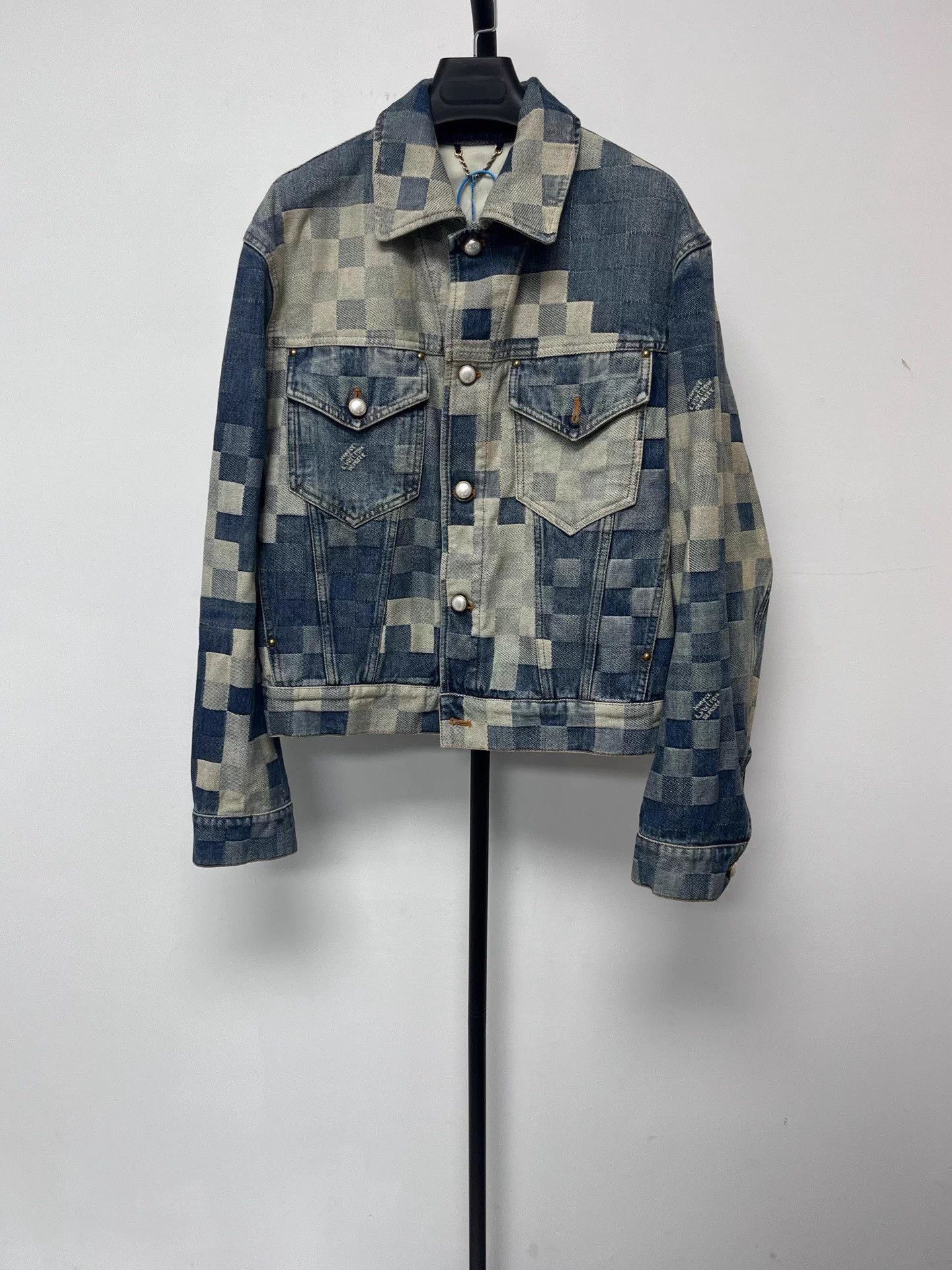 Louis Vuitton LOUIS VUITTON Men's Single-Breasted Denim Jacket Size US S / EU 44-46 / 1 - 1 Thumbnail