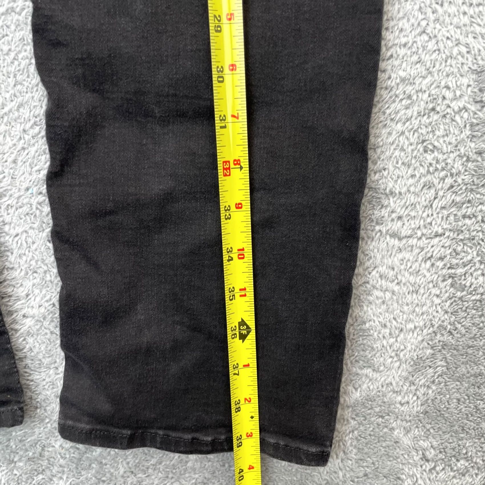 Levi's Levi's Jeans Womens 10 Black Classic Straight Denim Cotton Stretch Dark Wash 5-Pocket Inseam 28 in Regular Fit Button Zipper logo City USA Size 30" / US 8 / IT 44 - 6 Thumbnail