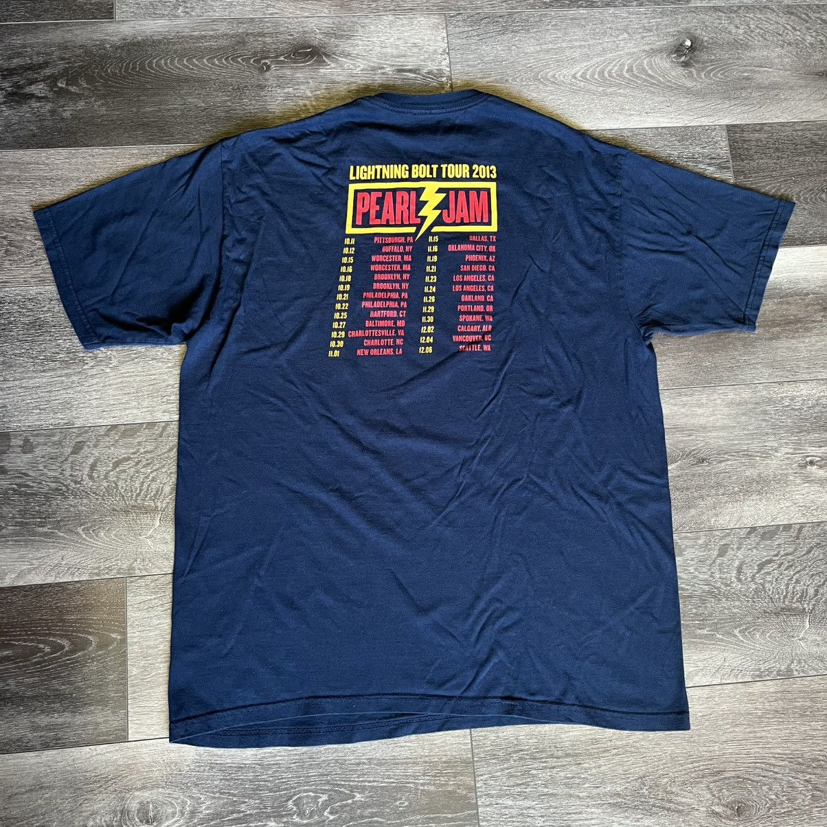 Band Tees × Vintage Vintage 2013 Pearl Jam Lightning Bolt Tour Band Logo T Shirt Size US L / EU 52-54 / 3 - 2 Thumbnail