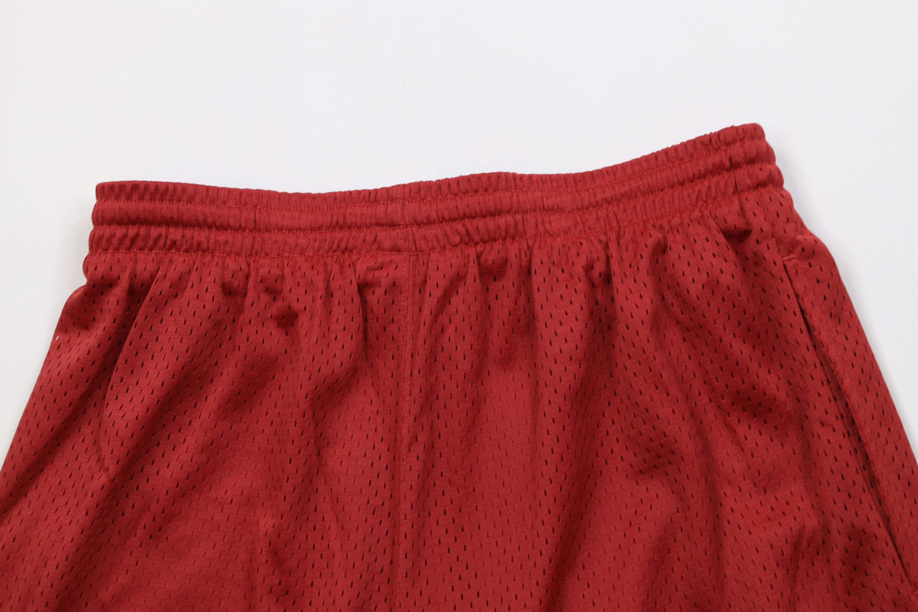 Vintage Vintage NBA Cleveland Cavaliers Basketball Mesh Shorts Red Size US 32 / EU 48 - 9 Thumbnail