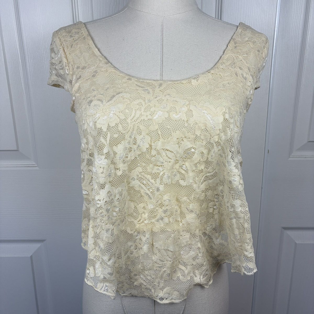 Other Charlotte Russe cream lace top Size XS / US 0-2 / IT 36-38 - 1 Thumbnail