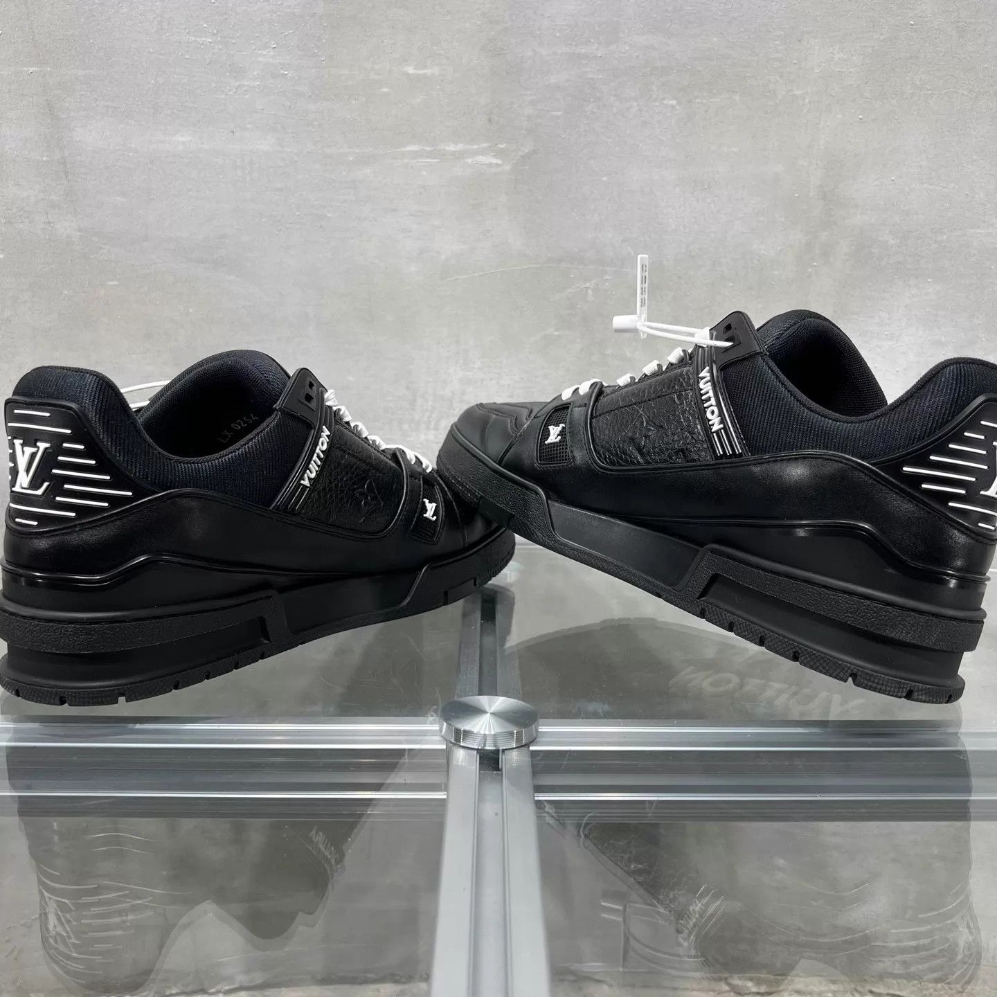 Louis Vuitton LV Trainer Black Warrior Black Art Gallery UK9.5 Size US 10.5 / EU 43-44 - 5 Thumbnail