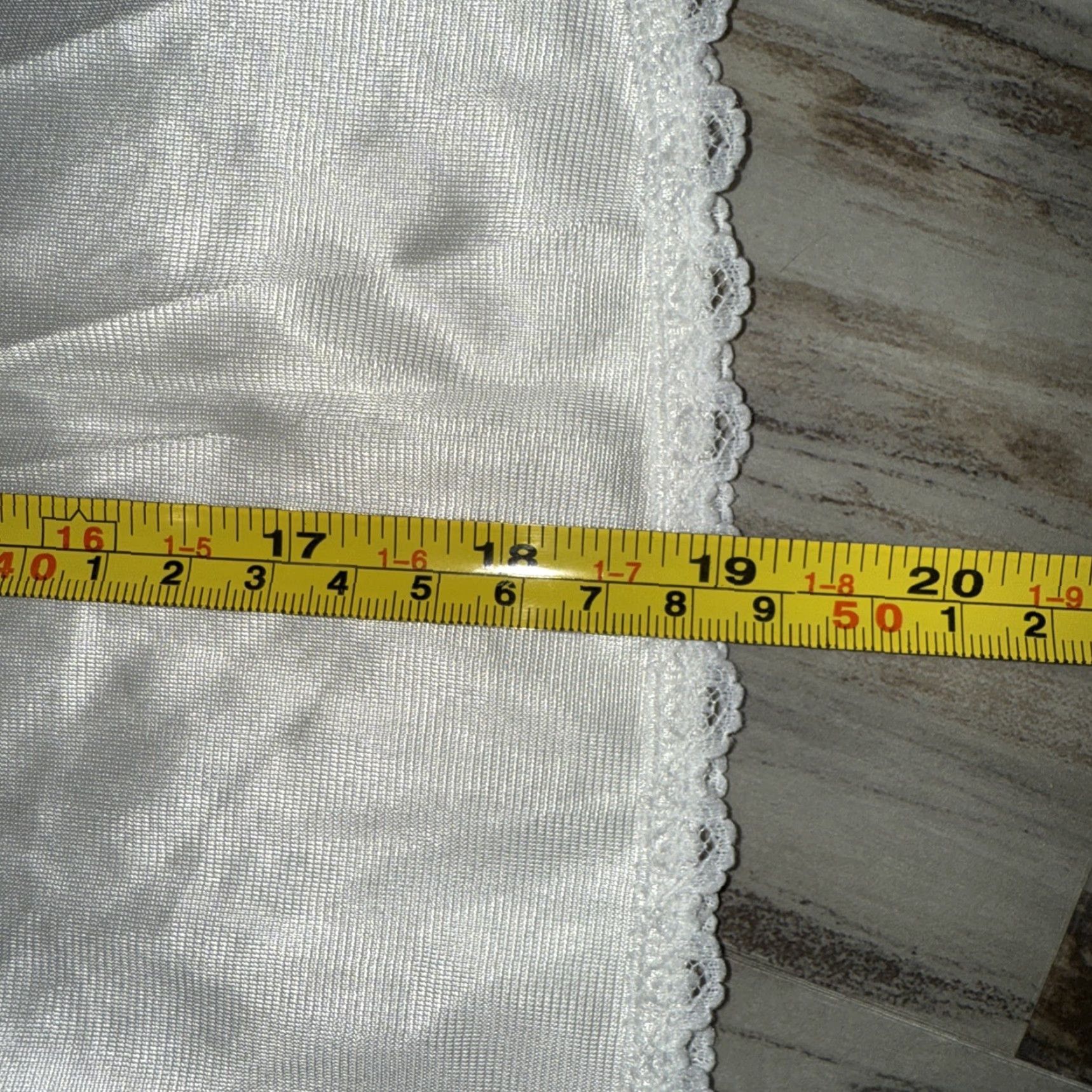 Vintage VINTAGE Warner's Half Slip Beige Nylon Lace Trim Women's Small S Eveningwear Slip (Regular) Womens Size ONE SIZE - 3 Thumbnail