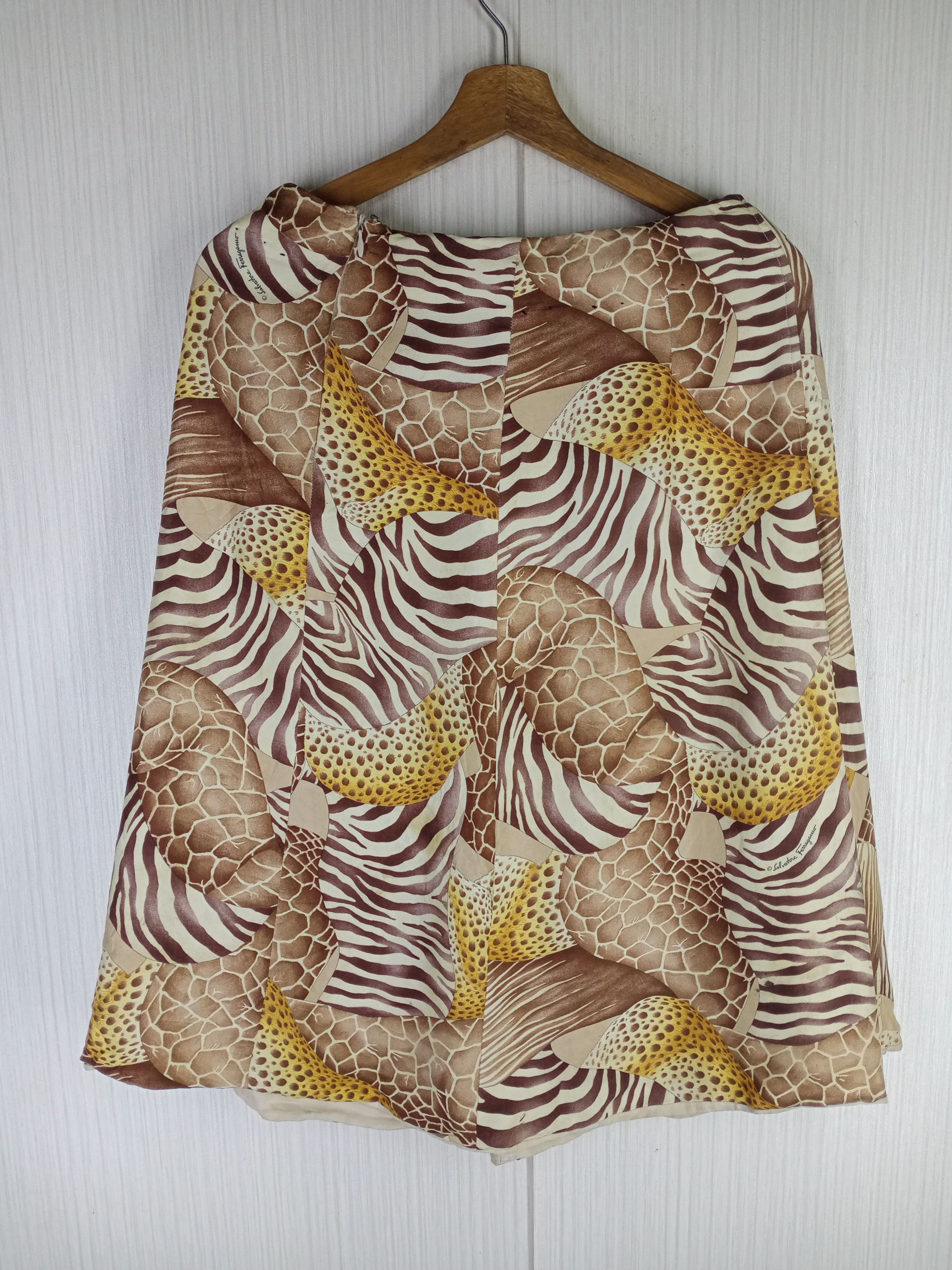 Salvatore Ferragamo Vintage Salvatore Ferragamo Animal Printed Silk Skirts Size 30" / US 8 / IT 44 - 2 Thumbnail