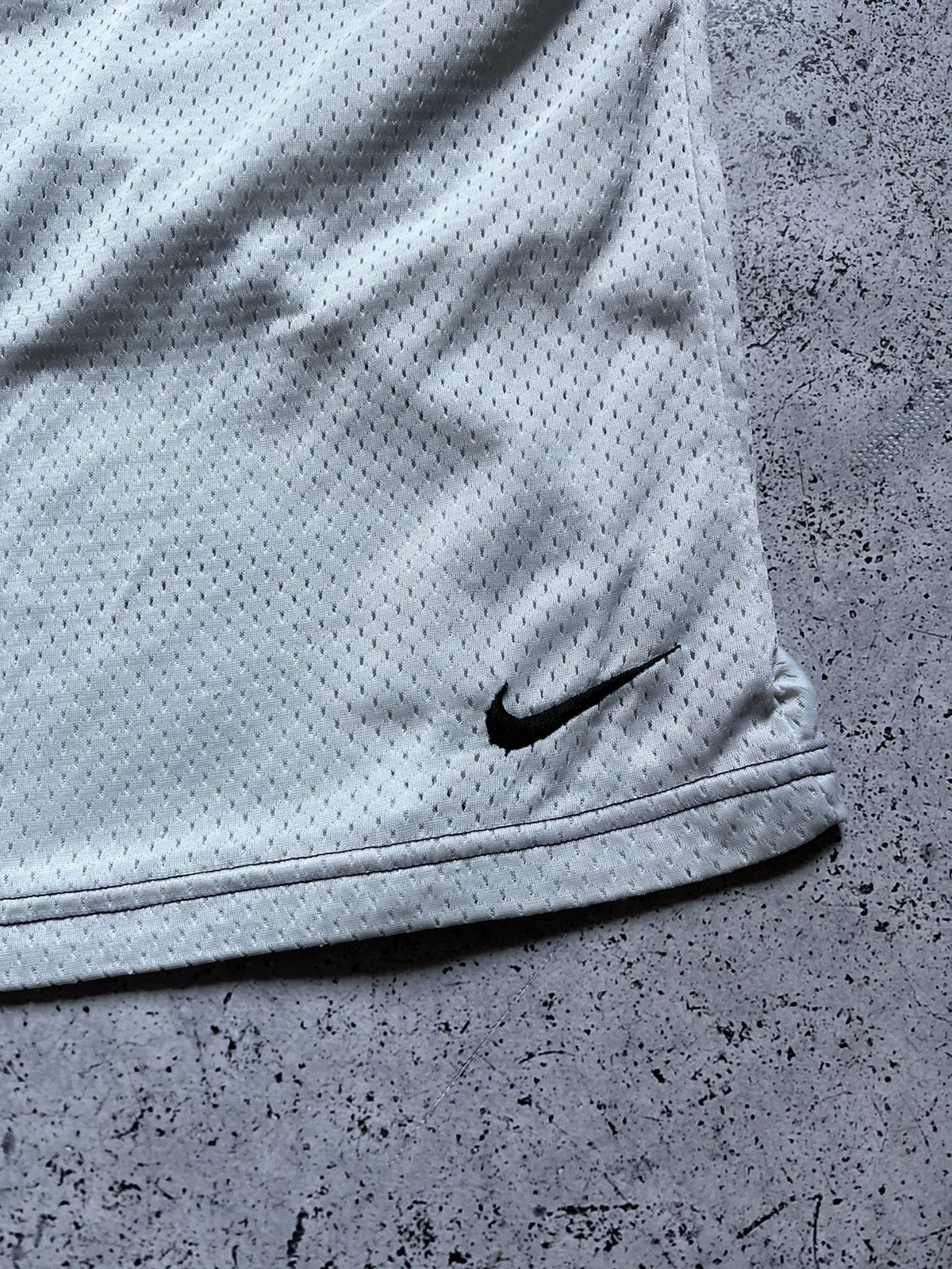 Nike × Vintage Vintage Nike Basketball Baggy Shorts Mini Swoosh Y2K USA Size US 34 / EU 50 - 2 Thumbnail