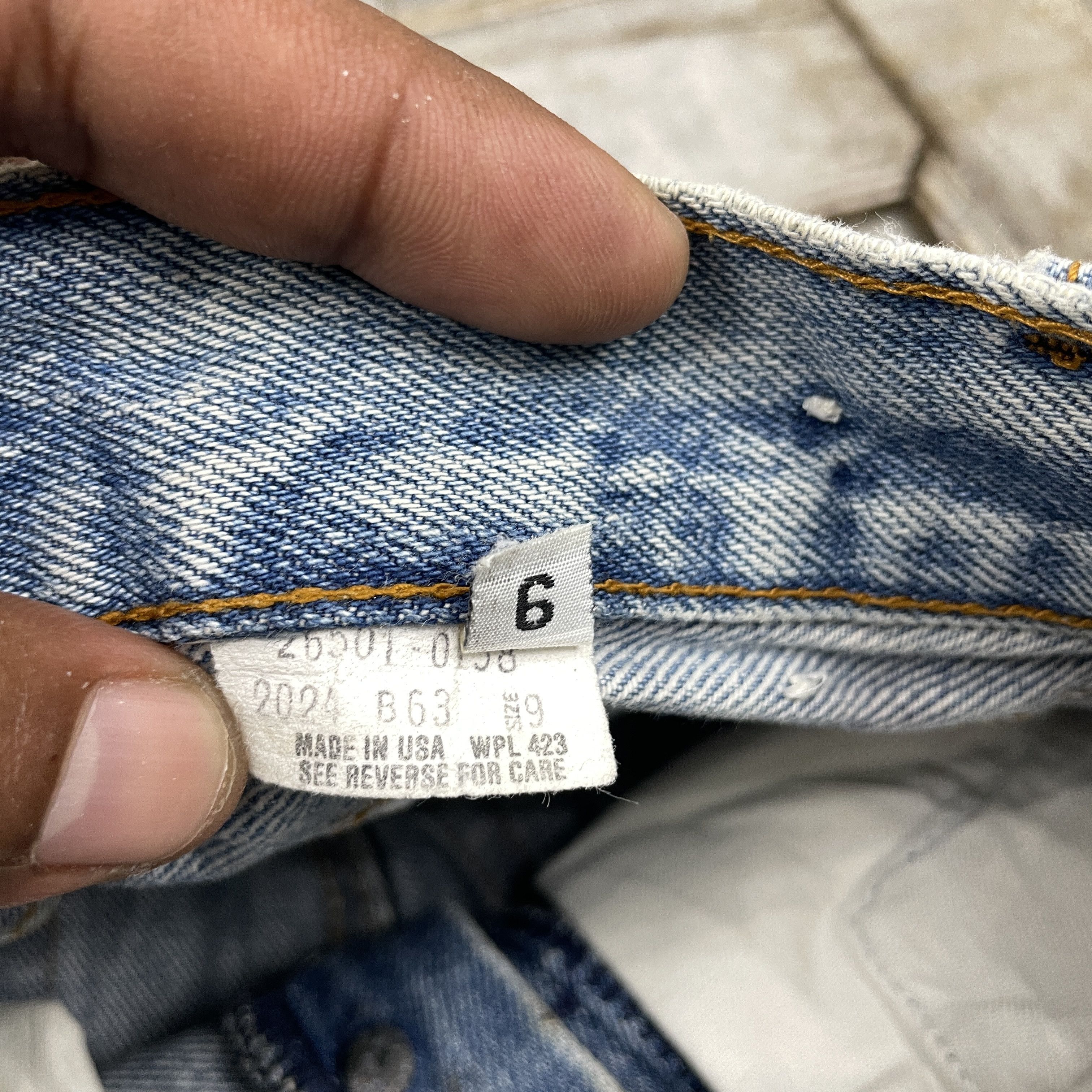Levi's Vintage Levi's 501 Blue Wash Distressed Jeans -WC318 Size US 26 / EU 42 - 8 Thumbnail
