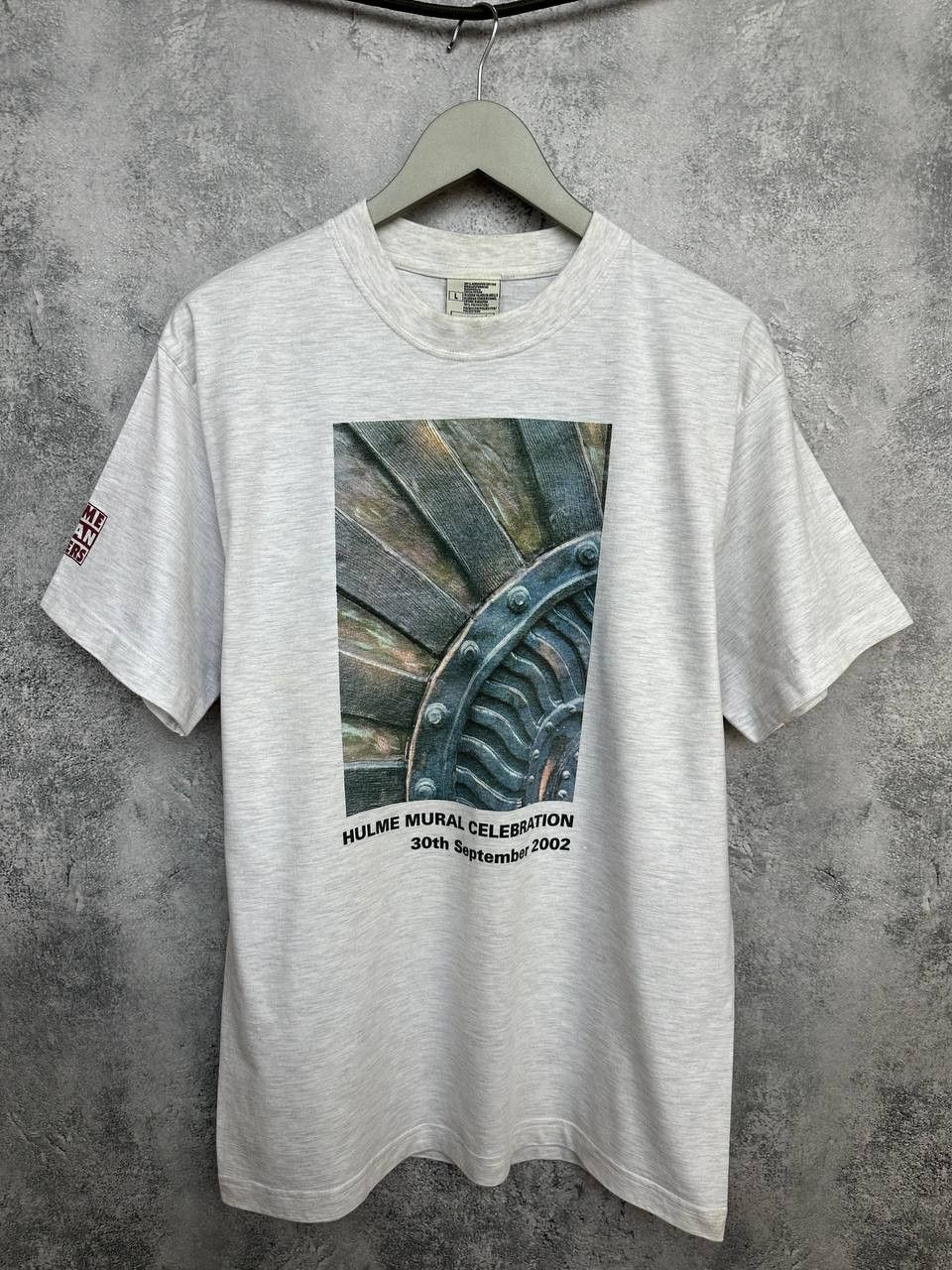 Fruit Of The Loom Vintage 2002 Hulme Mural Celebration T-Shirt Art Tee FotL Size US L / EU 52-54 / 3 - 1 Thumbnail