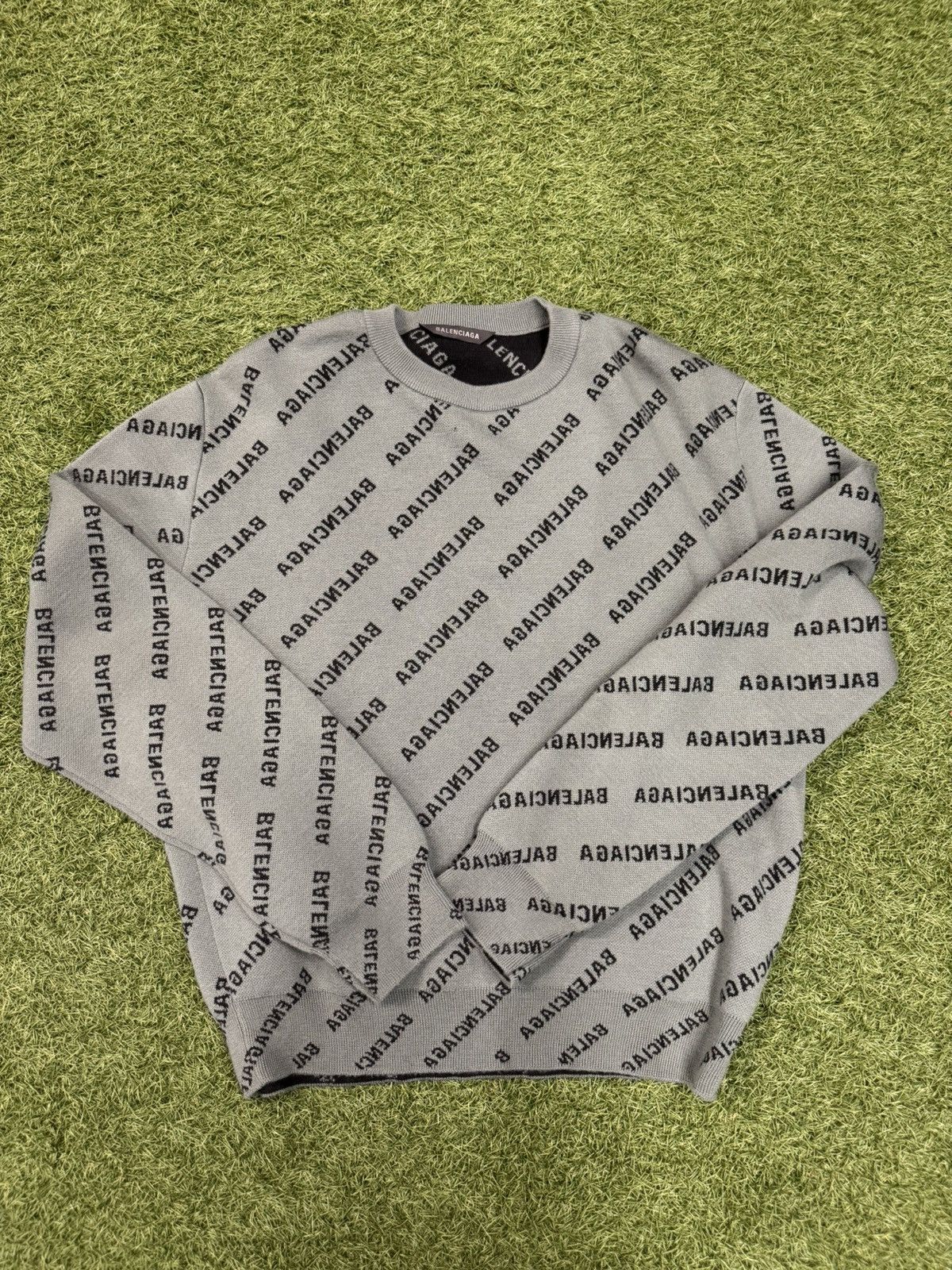 Balenciaga Balenciaga Mirror Mini Logo Sweater Size US S / EU 44-46 / 1 - 1 Thumbnail
