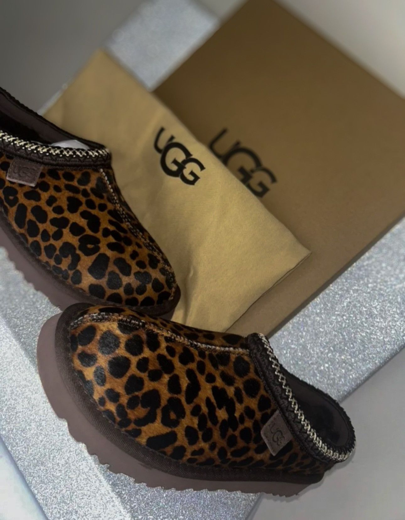 Ugg Ugg Cozy Cheetah Print Slippers Size US 8 / IT 38 - 1 Thumbnail