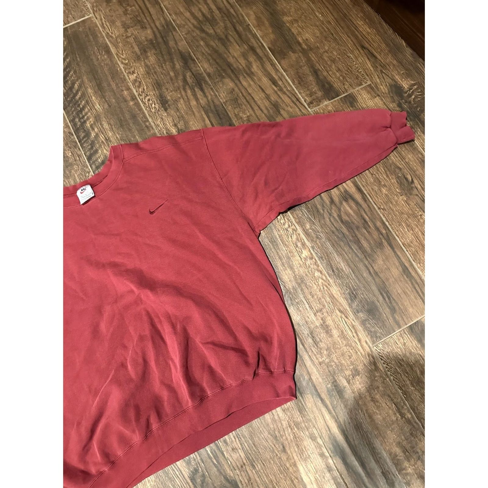 Nike VINTAGE Nike Swoosh Sweatshirt Crewneck XL red Embroidered USA Mens Size US XL / EU 56 / 4 - 2 Thumbnail