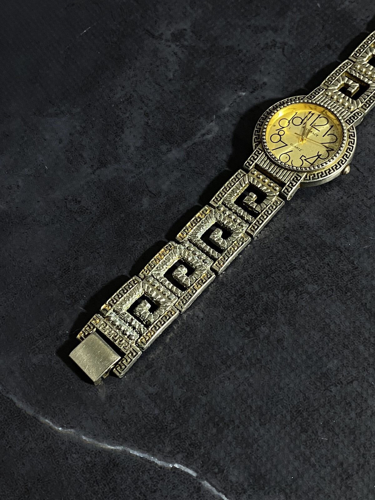Vintage Vintage Quartz Watch with Ornate Bracelet Japanese Brand Size ONE SIZE - 7 Thumbnail