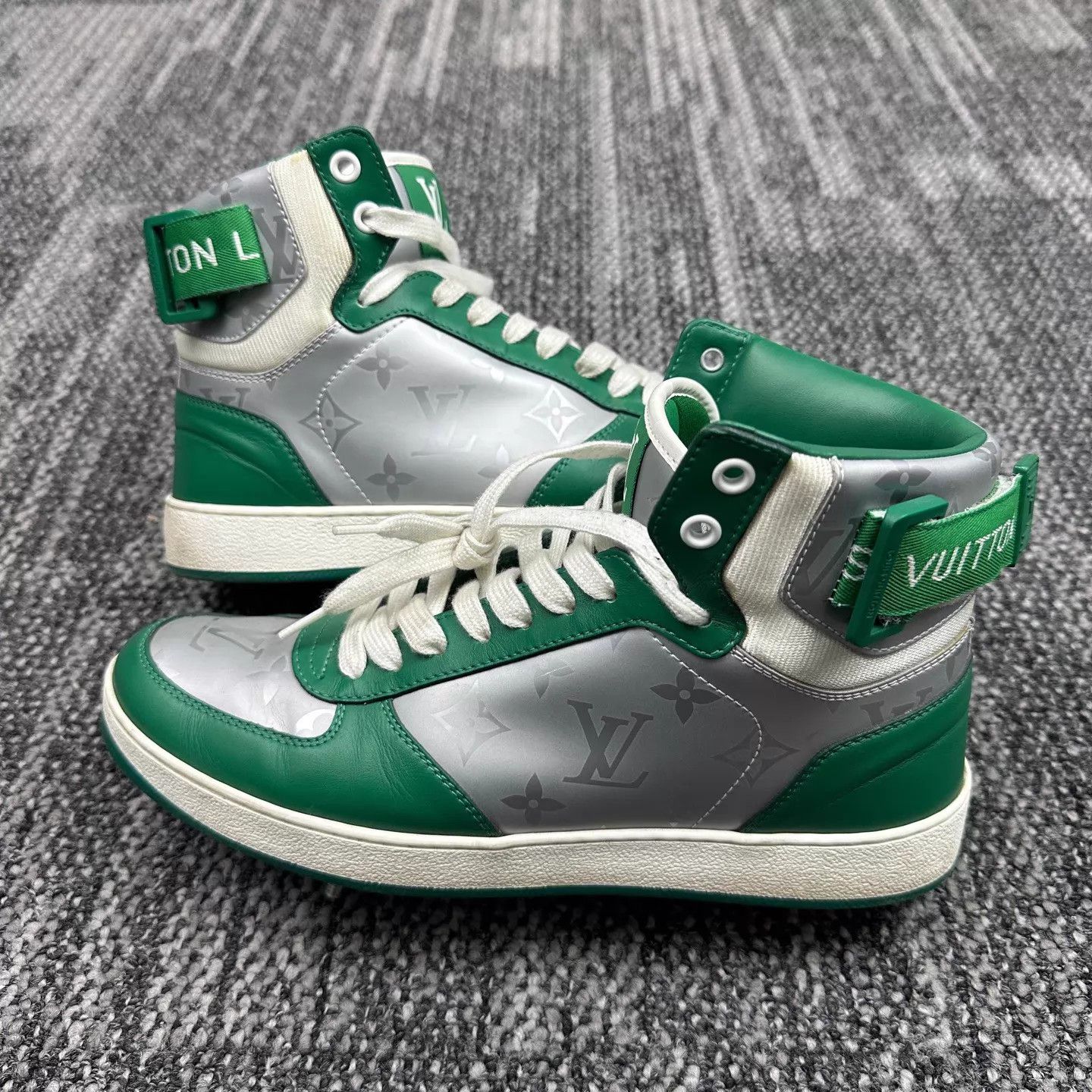 Louis Vuitton LV Monogram Rivoli H-Top Sneaker 40 (99 New) Size US 7 / EU 40 - 4 Thumbnail