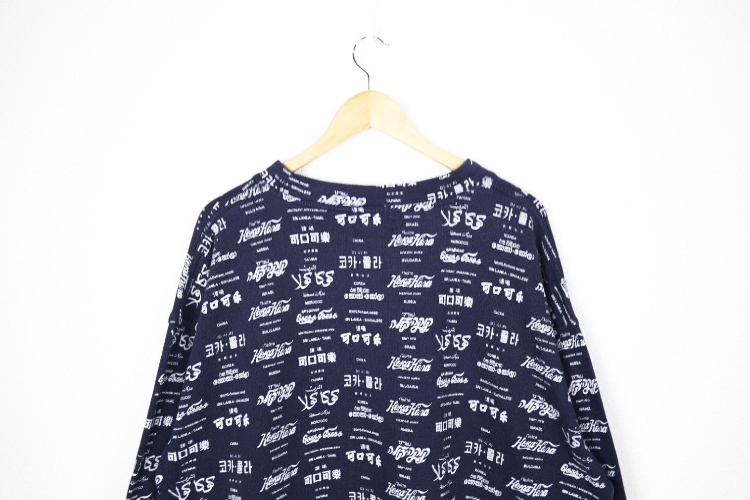Coca Cola × Vintage Vintage Coca Cola 1996 International Graphic Logo Sweater LS Size US L / EU 52-54 / 3 - 10 Thumbnail