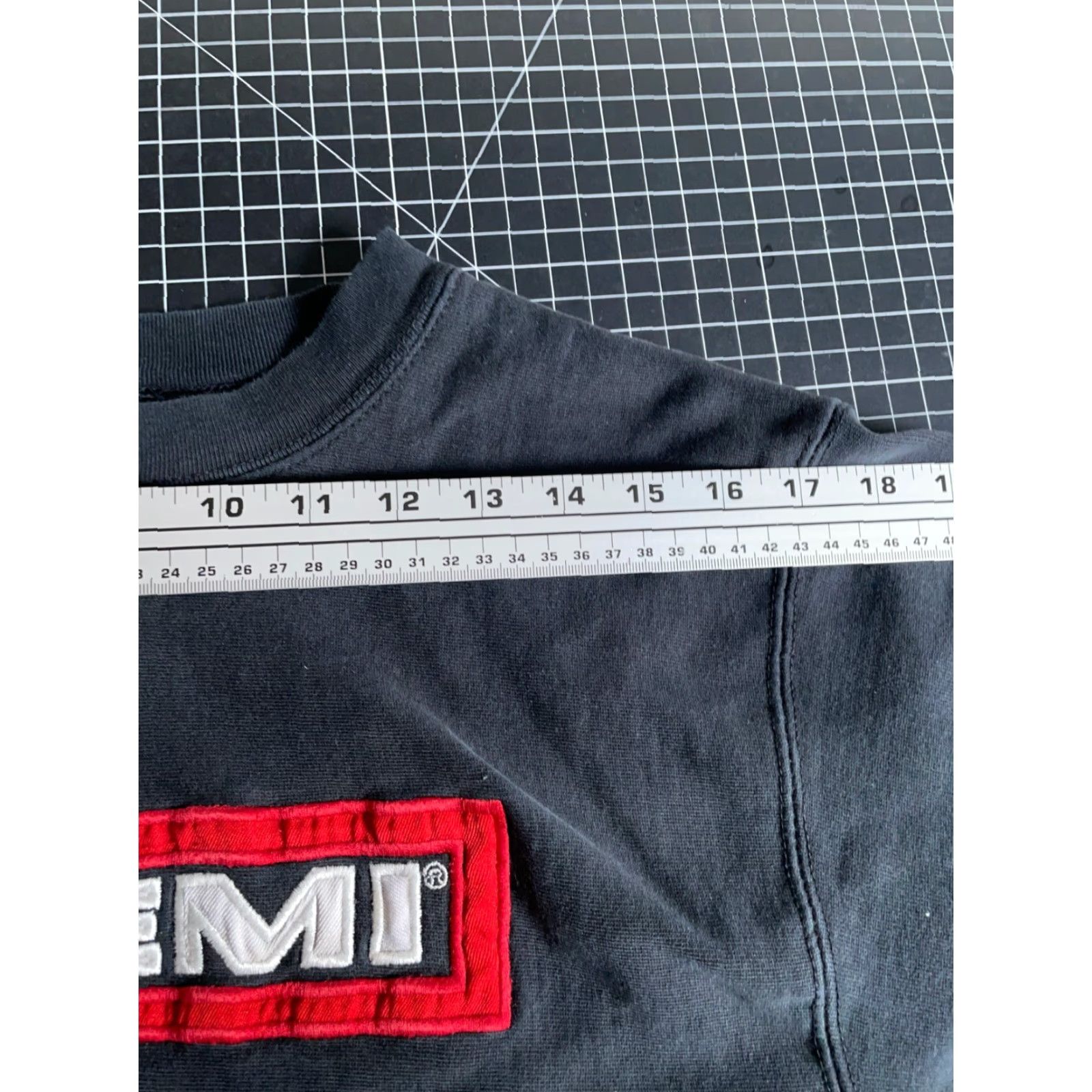 Vintage VINTAGE Chrysler HEMI Sweatshirt Men Small Medium Black Crewneck Embroidered Logo Graphic Print Heavyweight Size US S / EU 44-46 / 1 - 7 Thumbnail
