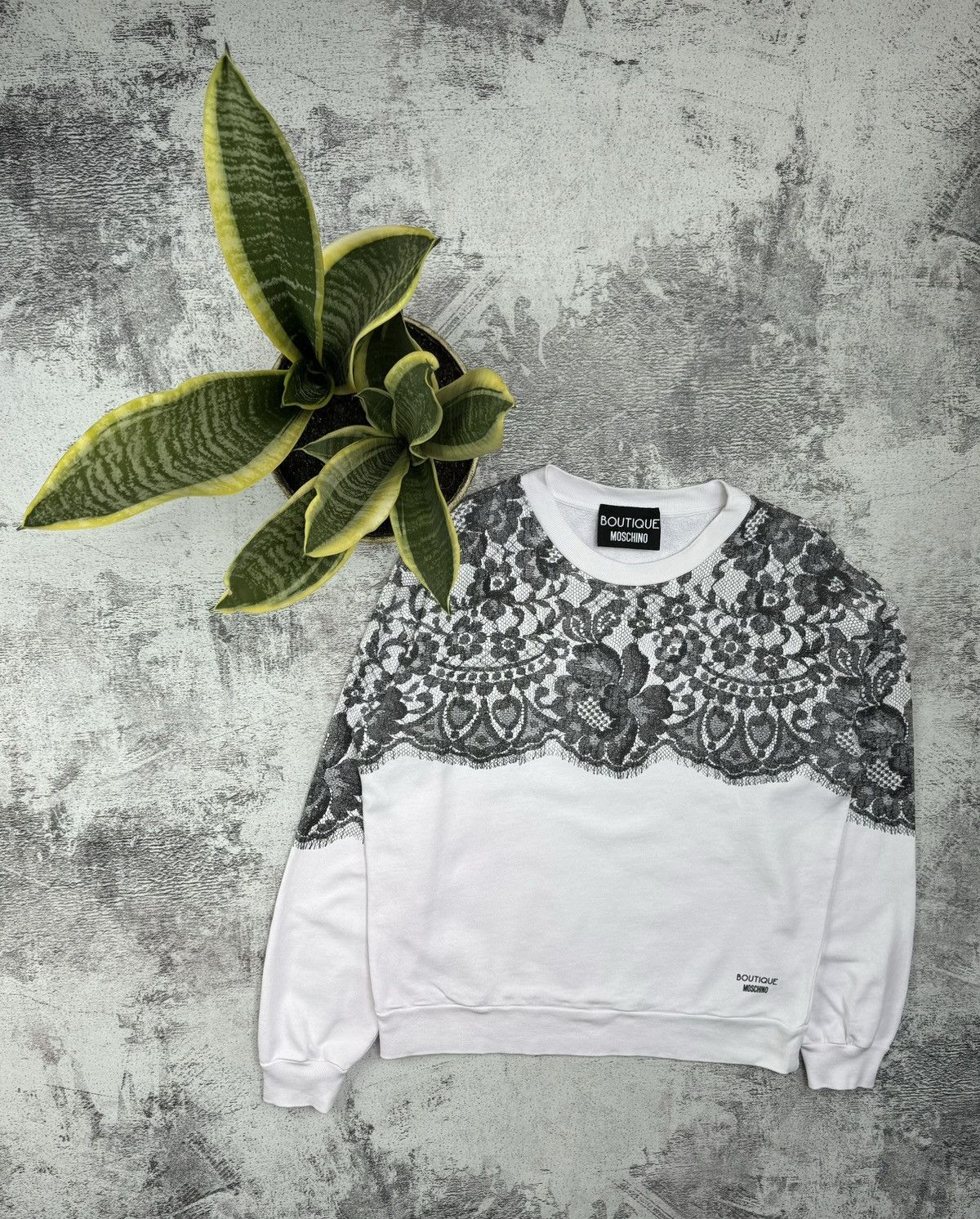 Boutique Moschino Vintage Rare Monogram Boutique Moschino Print Sweatshirt Size M / US 6-8 / IT 42-44 - 1 Thumbnail