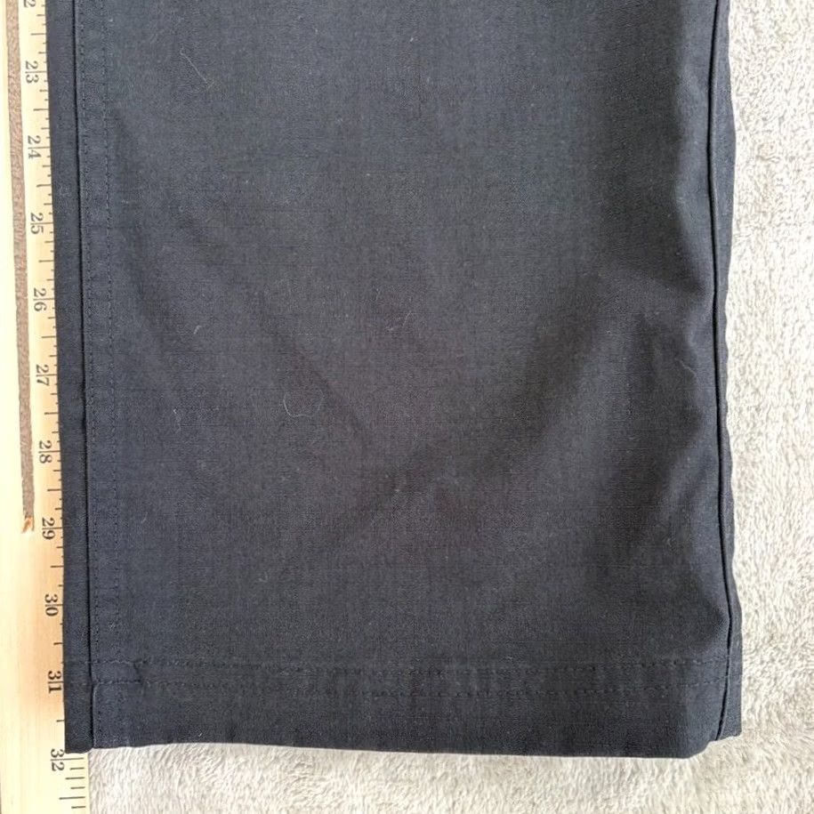 Under Armour Under Armour UA Storm Tactical Patrol Cargo Pants Black Ripstop Men 30x32 Functional Pockets Straight Leg Regular Fit shorts? Size US 30 / EU 46 - 6 Thumbnail