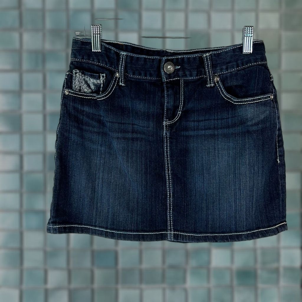 Vintage Maurices Skirt Mini Denim Blue 7/8R Adult Women Casual Embroidered Flat Front Stretch 98% Cotton 2% Spandex Size 28" / US 6 / IT 42 - 1 Thumbnail